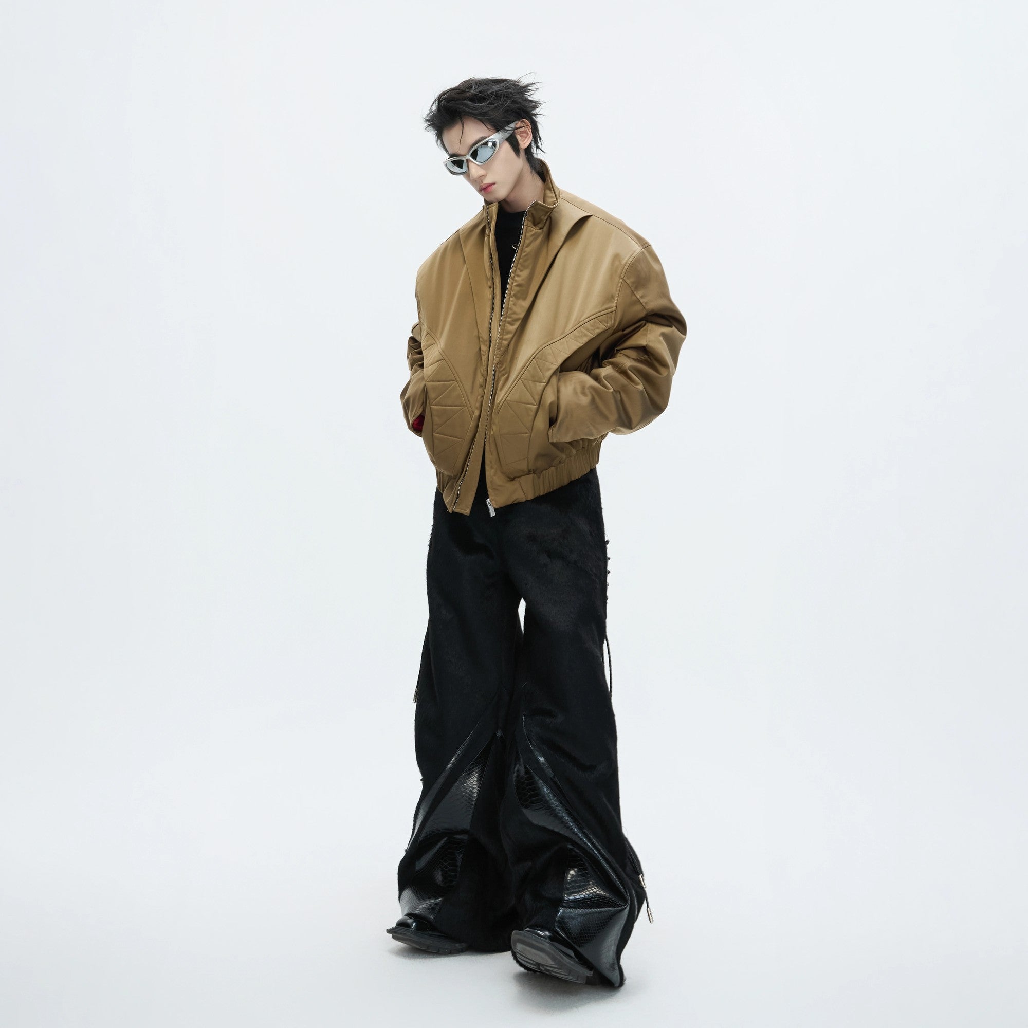 Close up of the 3M Thinsulate padding and zipper detail