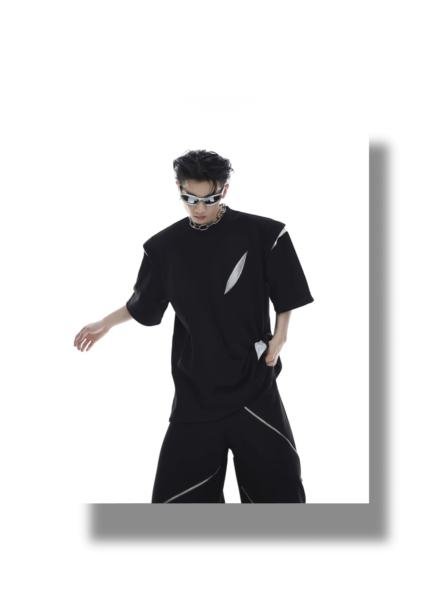 desc::deconstructed-padded-shoulder-patchwork-tee-unisex-detail-img-11