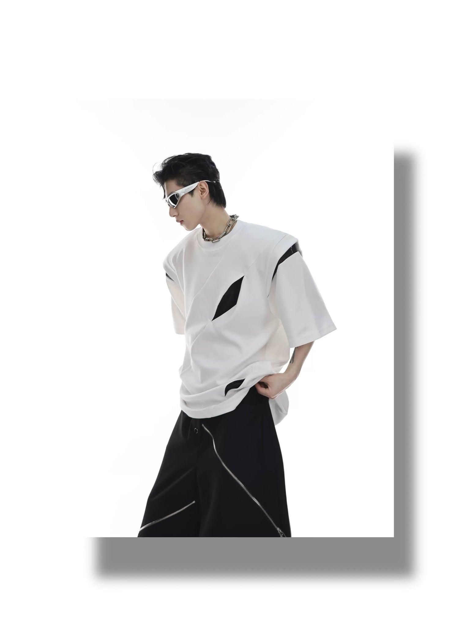 desc::deconstructed-padded-shoulder-patchwork-tee-unisex-detail-img-4