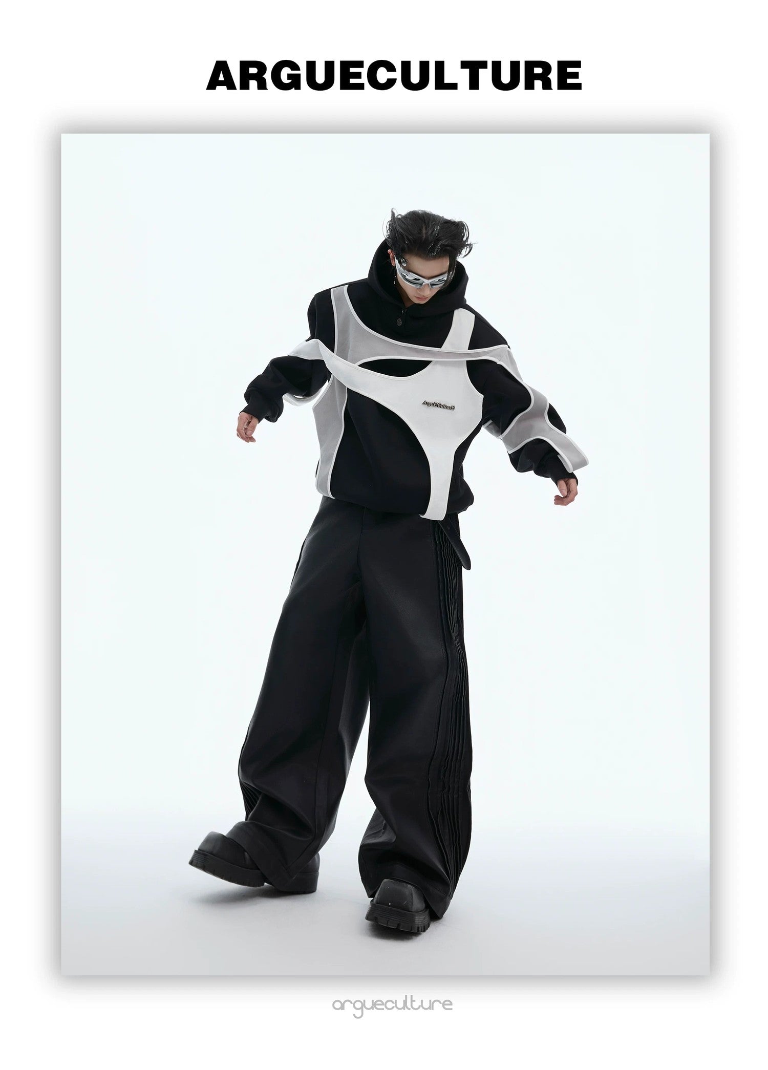 desc::deconstructed-padded-shoulder-tee-boxy-streetwear-t-shirt-detail-img-6