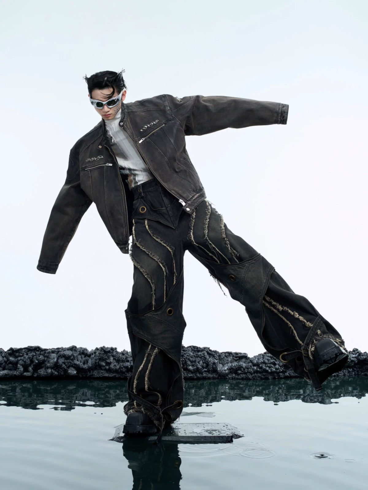 Deconstructed Raw-Edge Wide-Leg Denim Jeans - main image 5
