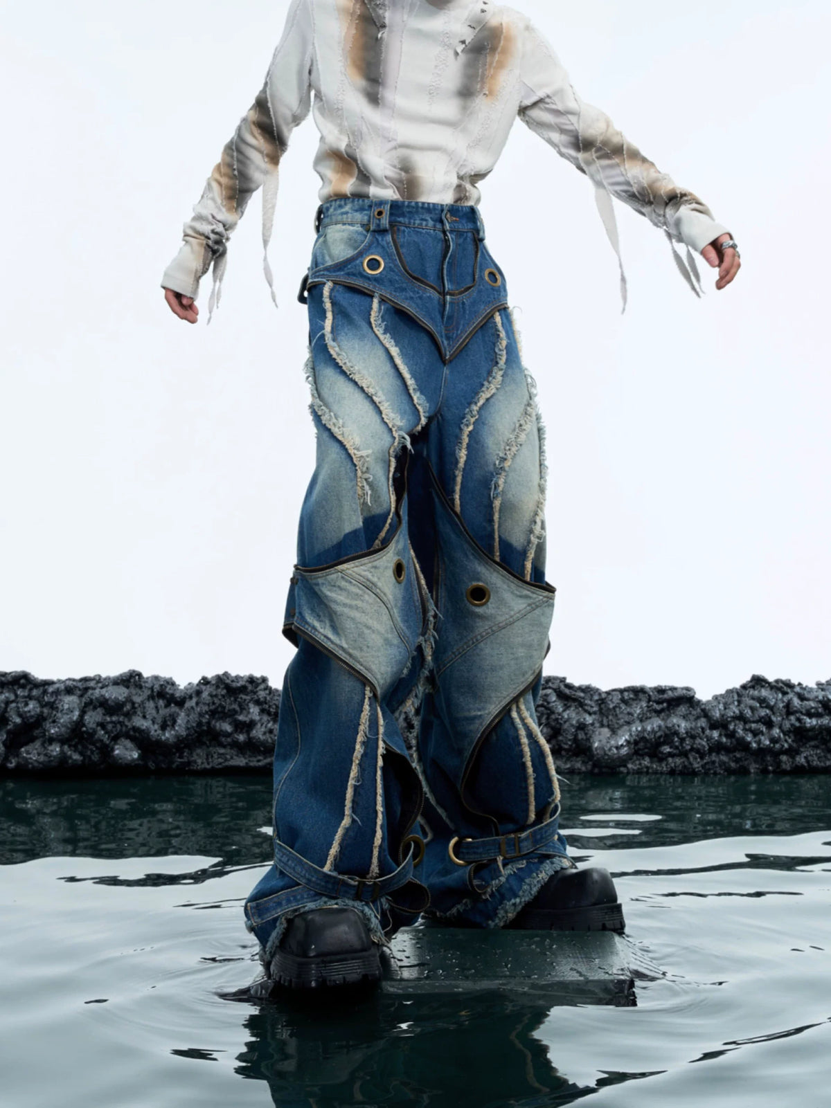 Deconstructed Raw-Edge Wide-Leg Denim Jeans - main image 3