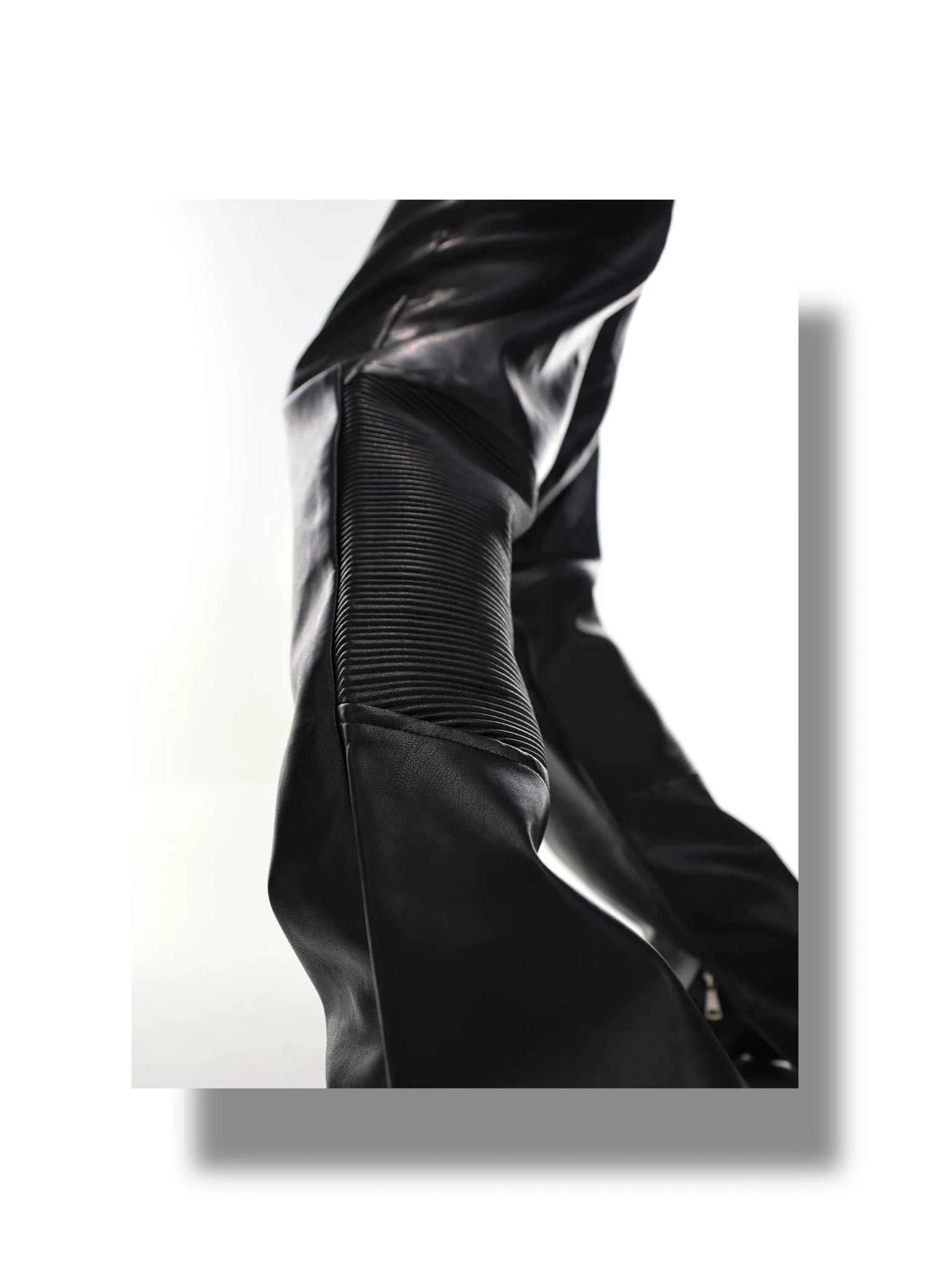 desc::deconstructed-split-hem-leather-flare-pants-punk-streetwear-detail-img-4