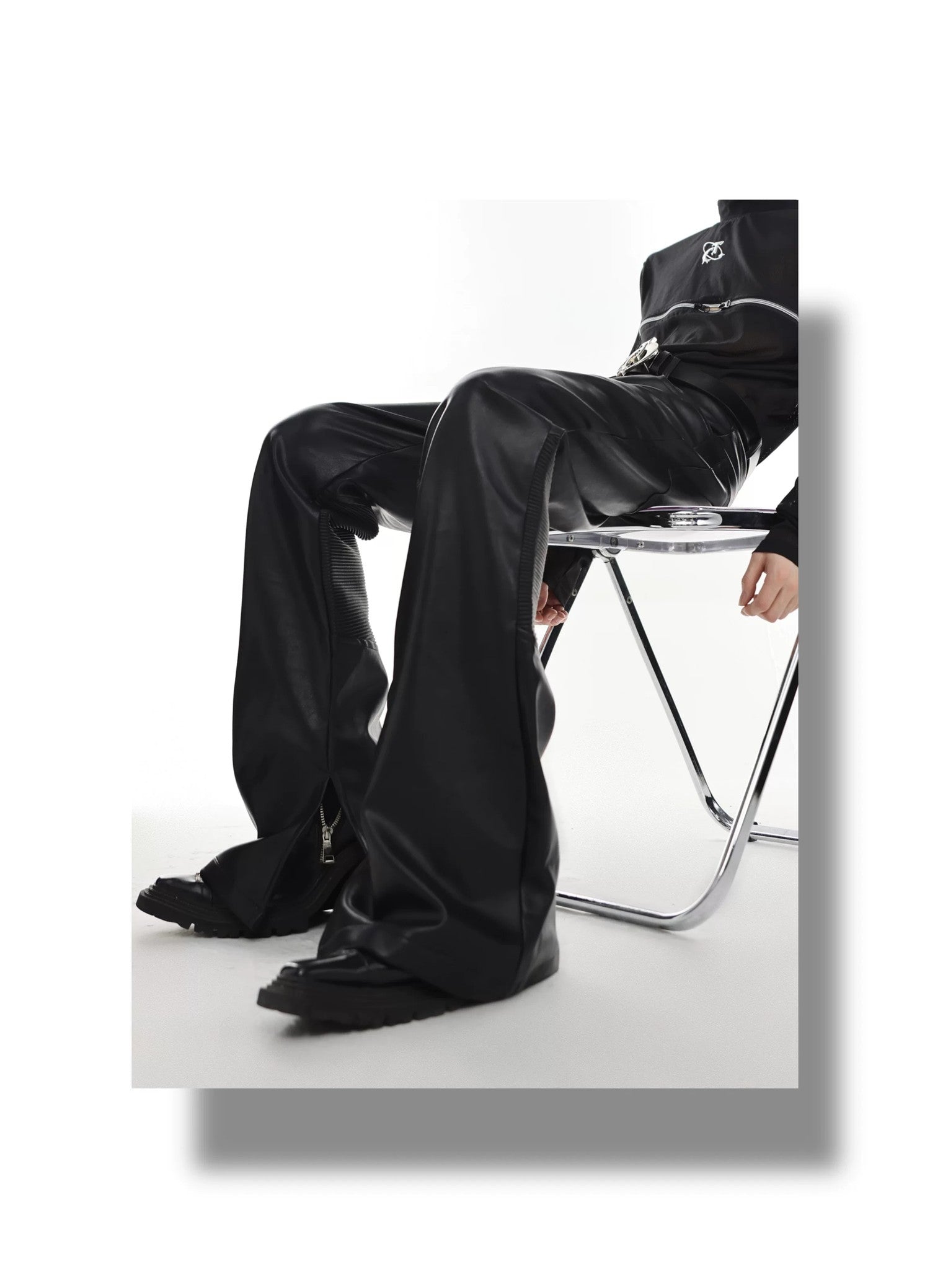 desc::deconstructed-split-hem-leather-flare-pants-punk-streetwear-detail-img-6