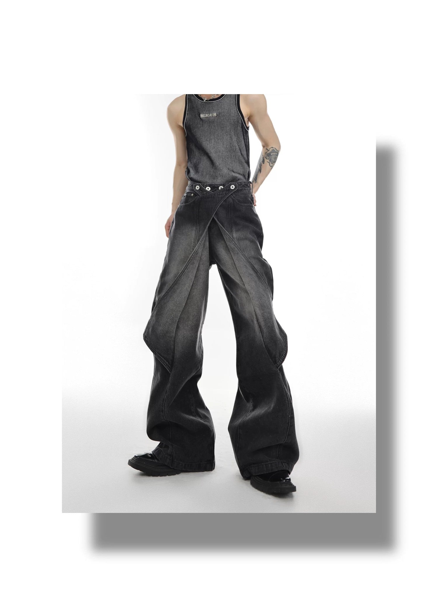 desc::deconstructed-washed-flare-jeans-baggy-streetwear-denim-detail-img-10