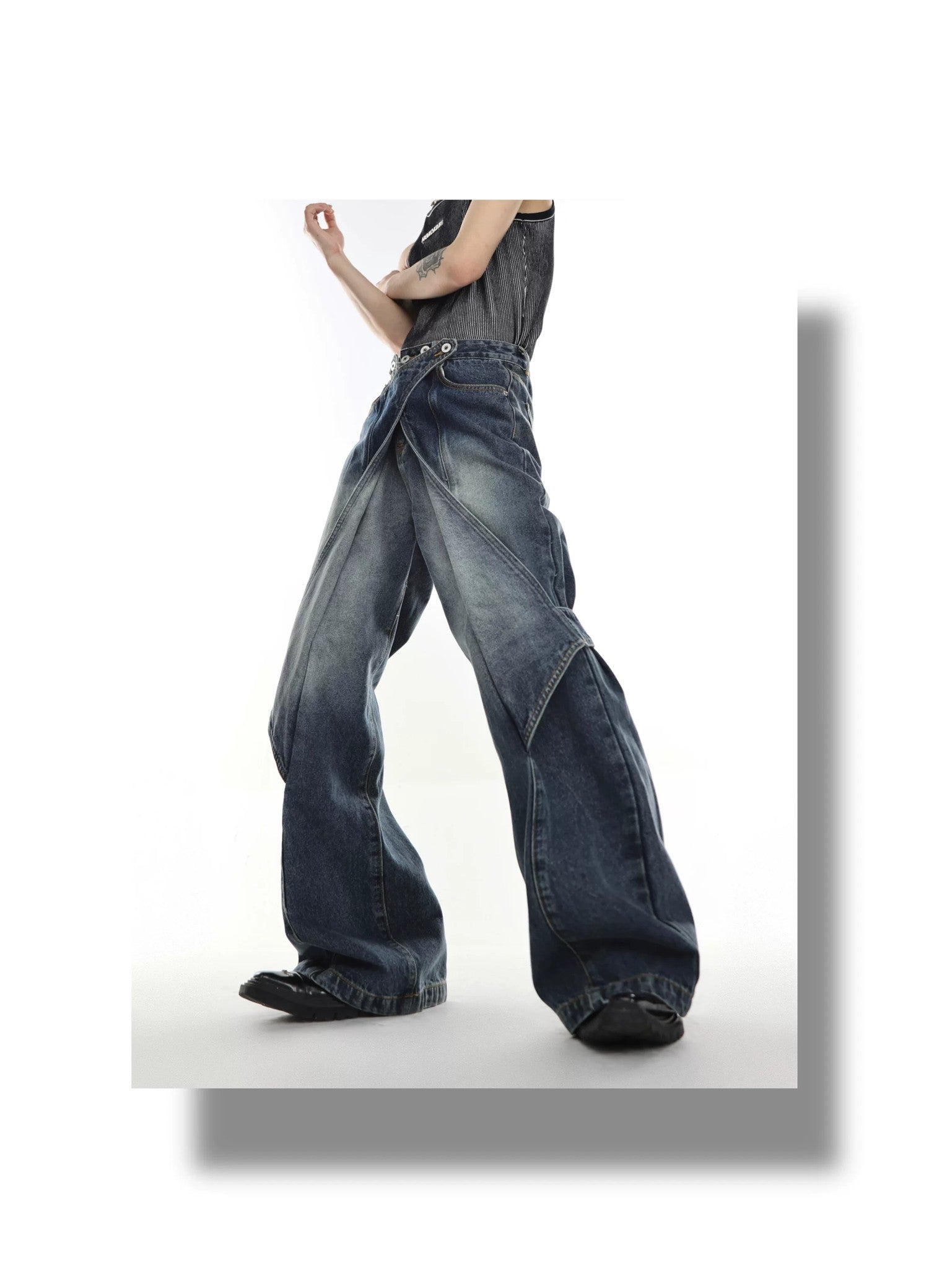 desc::deconstructed-washed-flare-jeans-baggy-streetwear-denim-detail-img-8