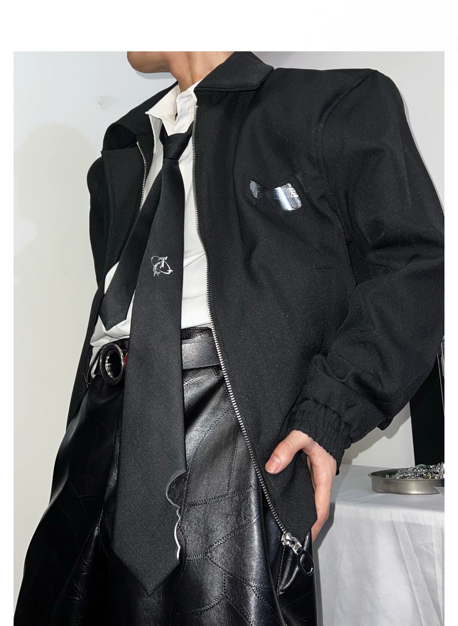desc::distressed-metal-logo-tie-grunge-streetwear-accessory-detail-img-6