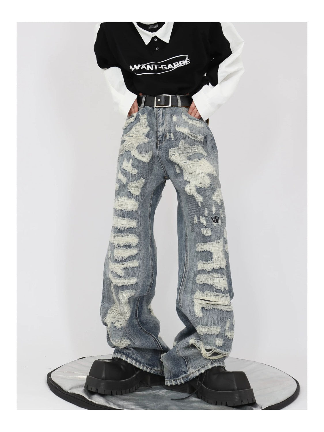 desc::distressed-vintage-baggy-jeans-streetwear-straight-leg-detail-img-2