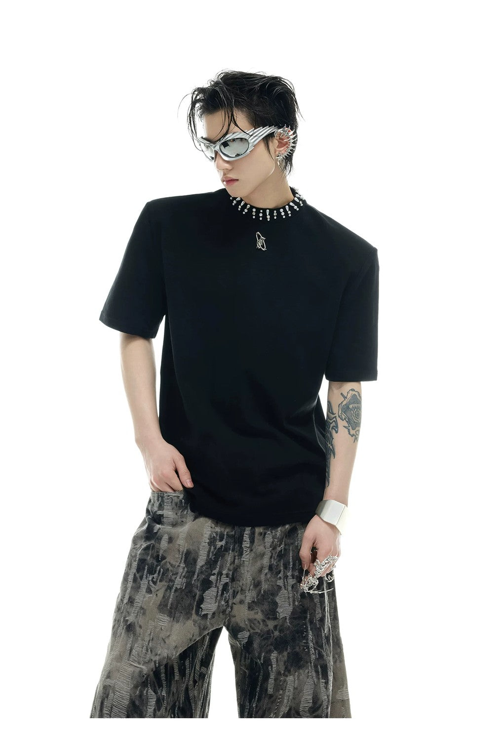 desc::embellished-pearl-mock-neck-oversized-streetwear-tee-detail-img-6