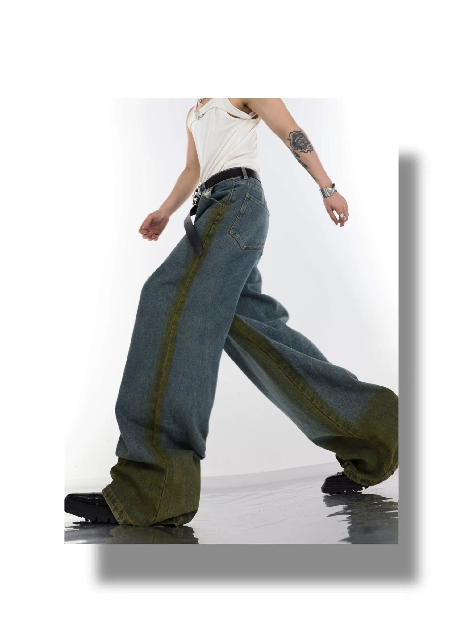 desc::gradient-spray-paint-sleeveless-denim-set-for-men-detail-img-11