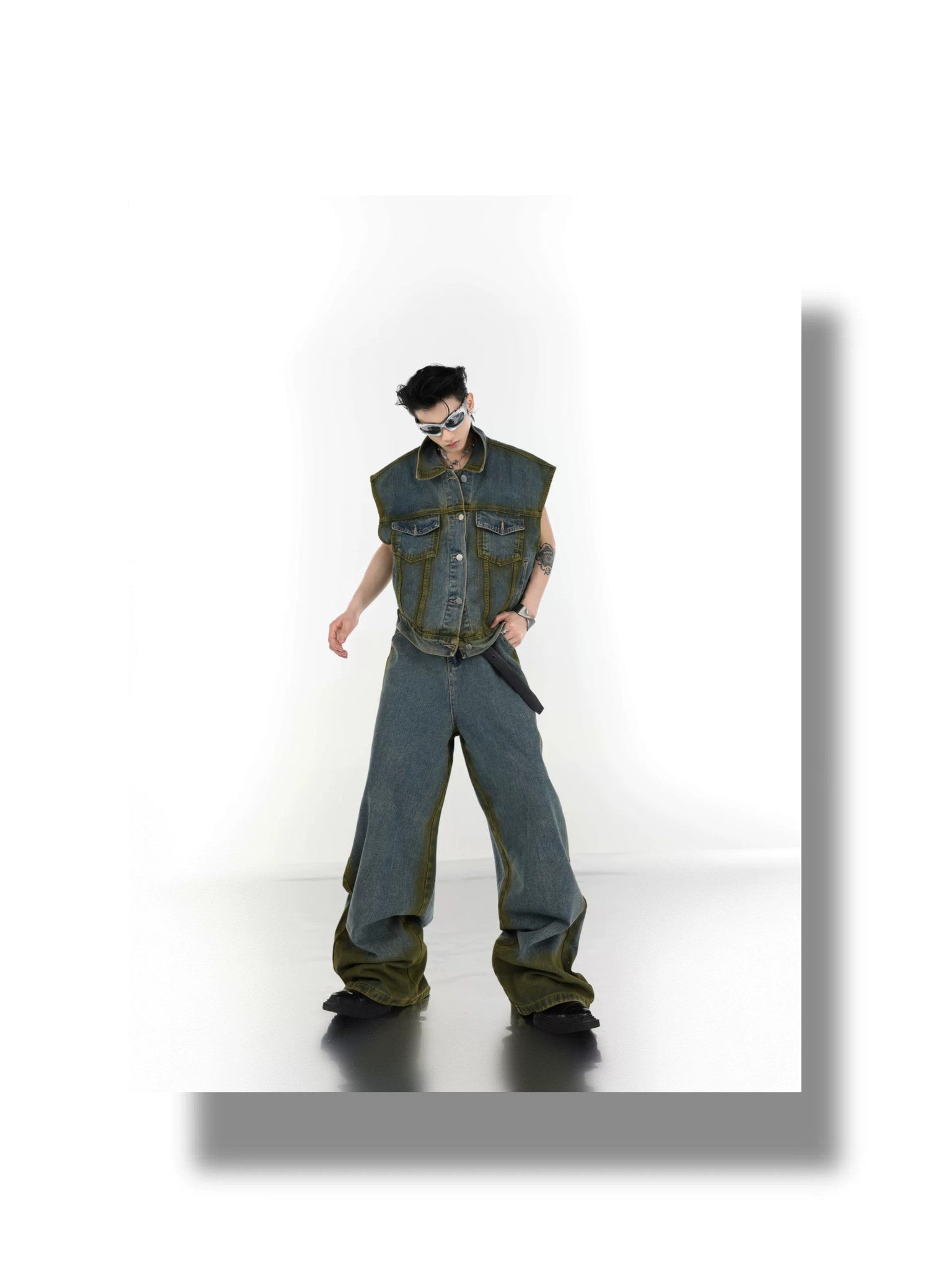 desc::gradient-spray-paint-sleeveless-denim-set-for-men-detail-img-2