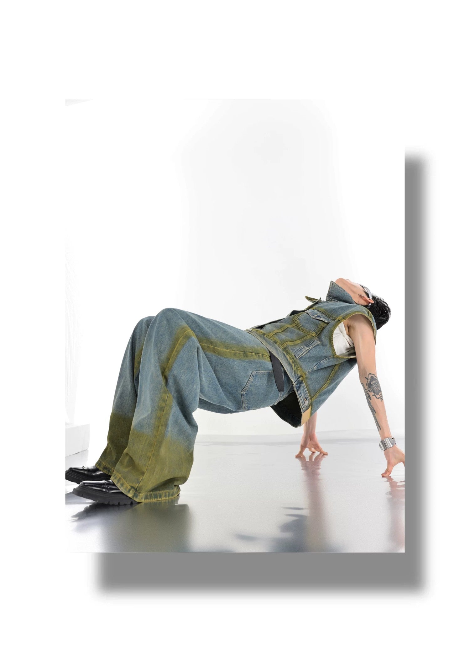 desc::gradient-spray-paint-sleeveless-denim-set-for-men-detail-img-9