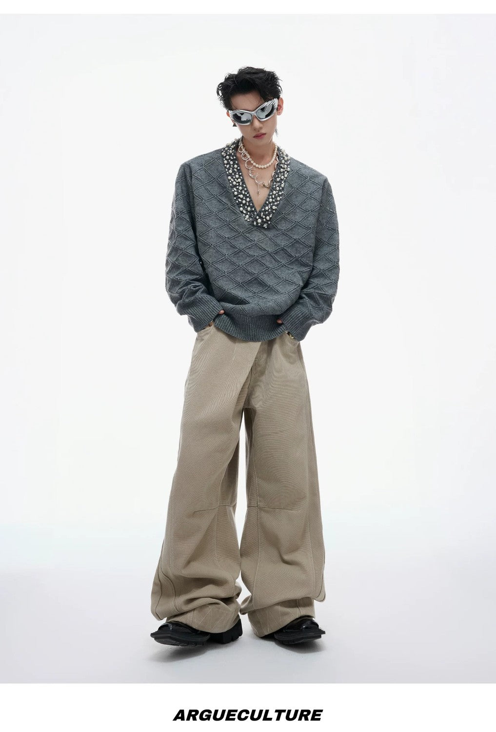 desc::heavyweight-argyle-rhinestone-v-neck-knit-sweater-detail-img-12