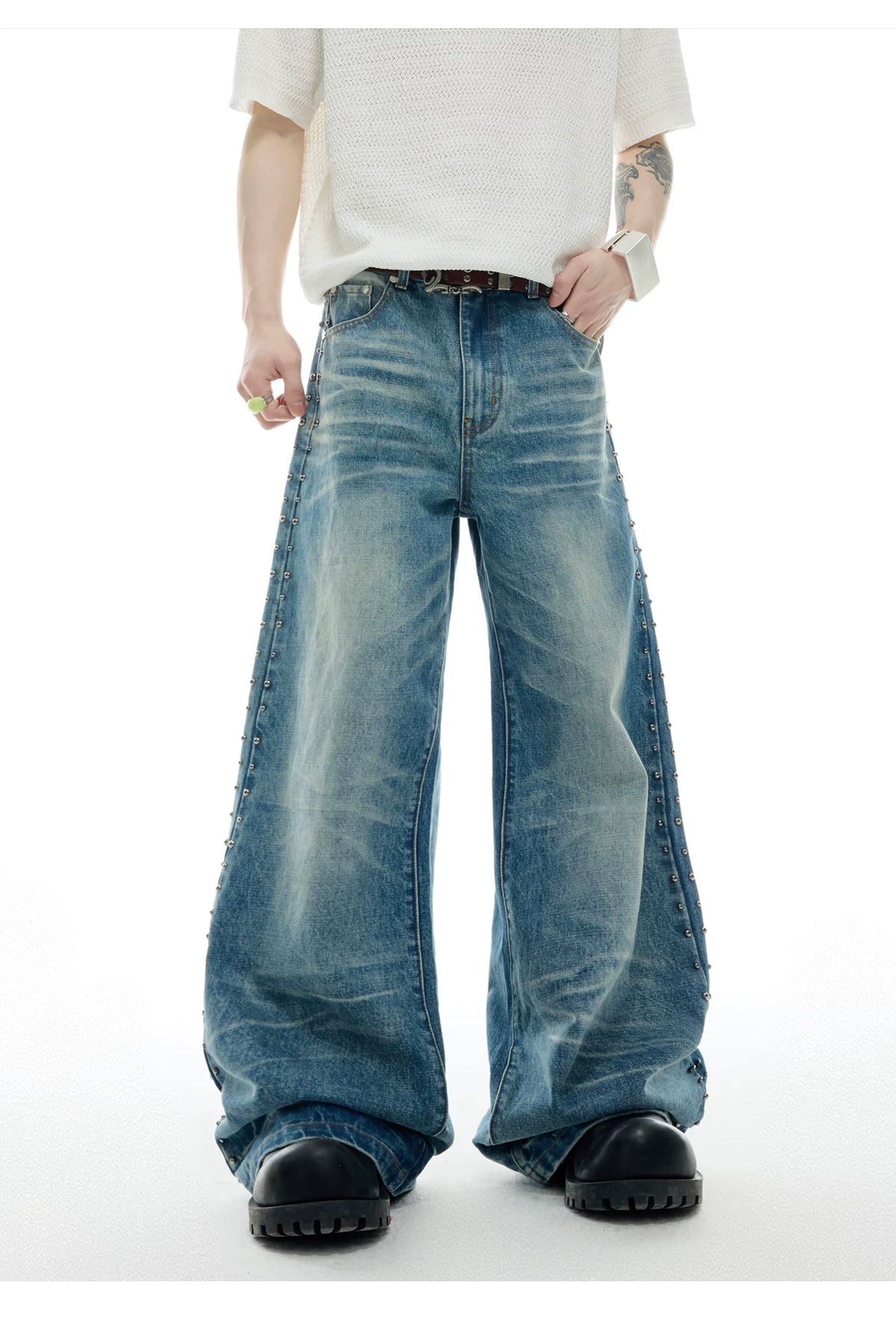 Loose Washed Studded Micro-Flare Jeans in Blue Cotton - detail image 6