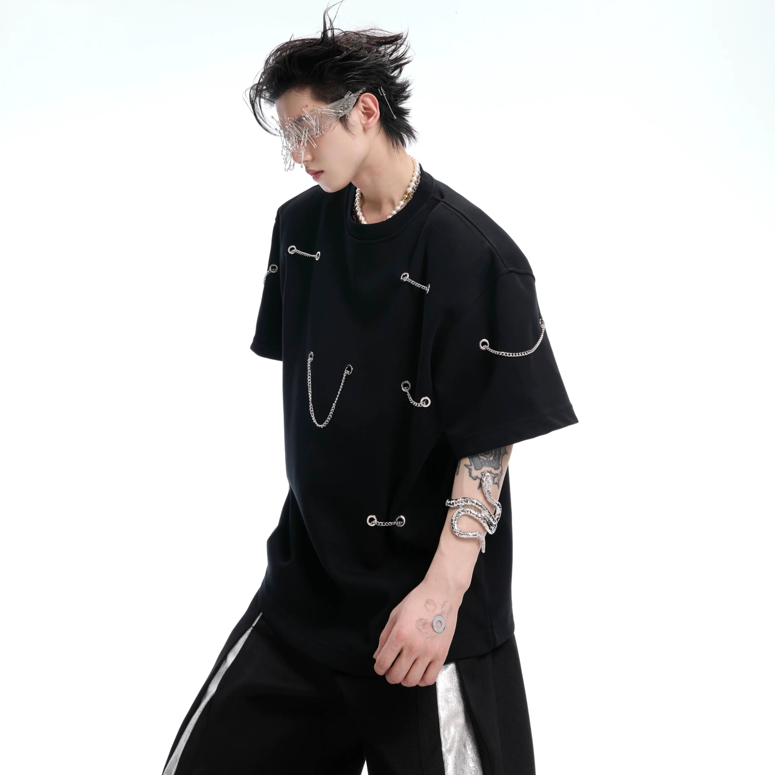 Front view of black chunky chain detail t-shirt with shoulder pad design, featuring premium 320g cotton fabric for streetwear style