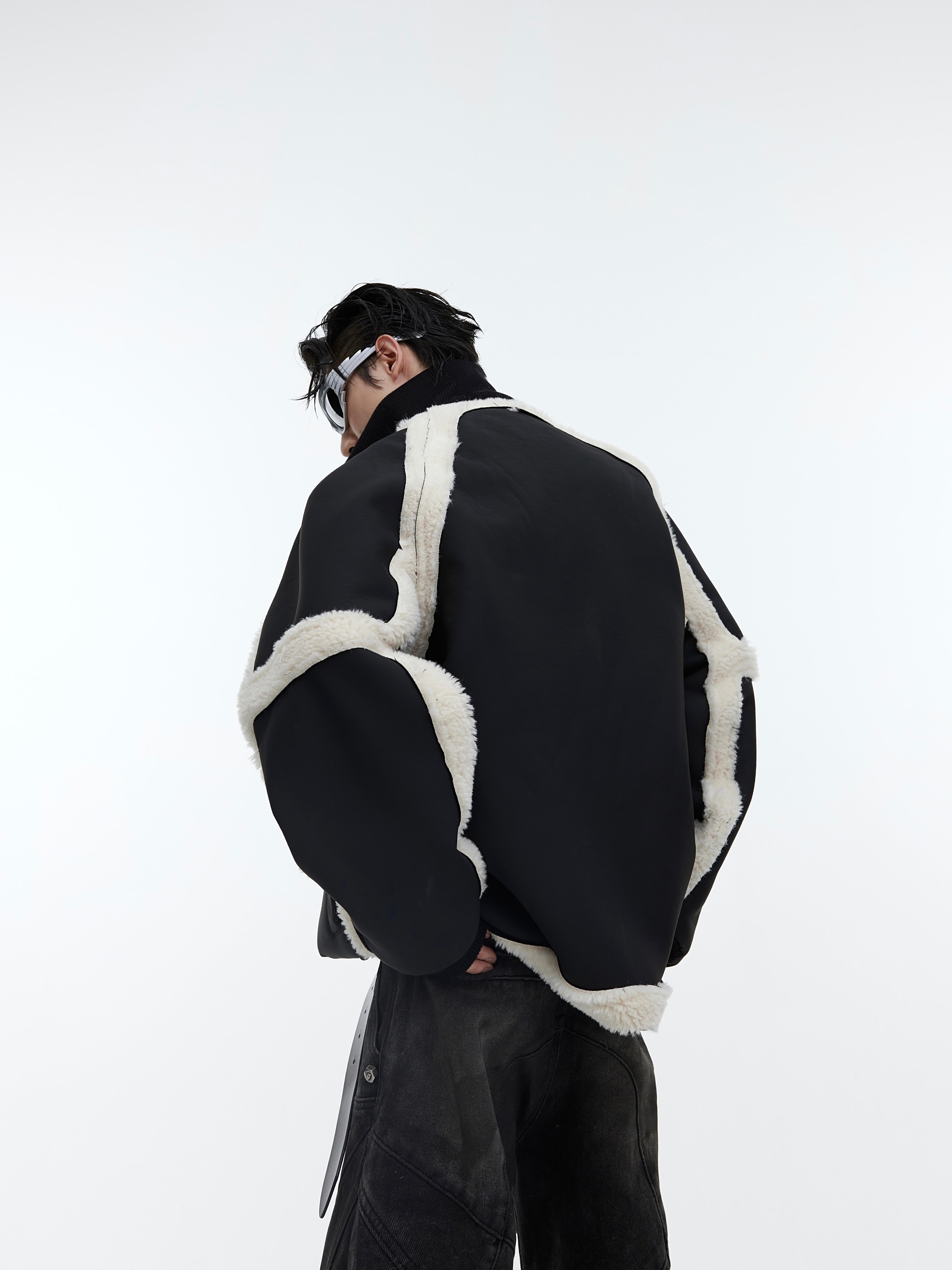 Stylish faux fur collar detail on this modern streetwear bomber jacket