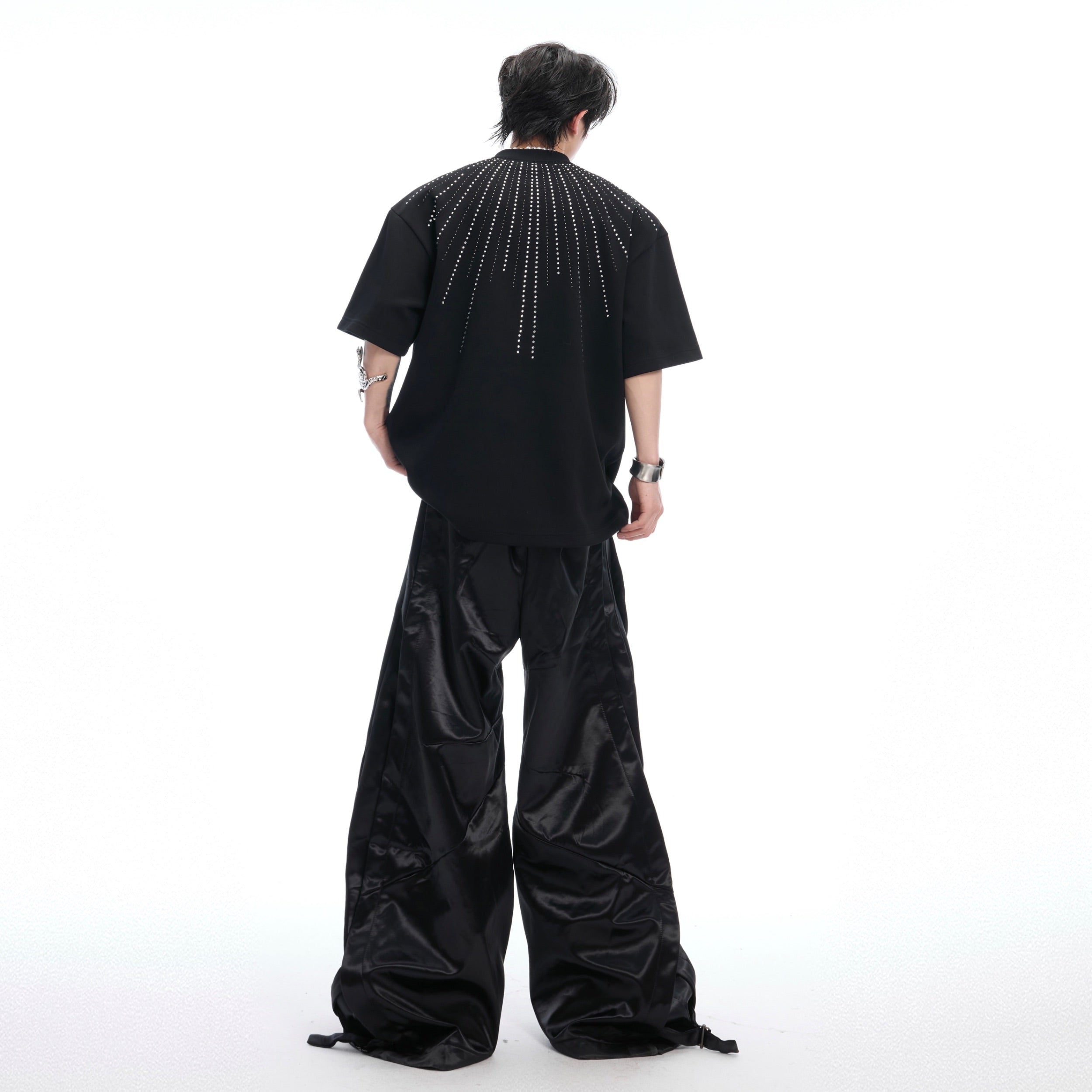 Male model wearing the fashionable oversized t-shirt with eye-catching diamond star design