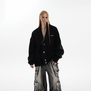 Oversized knit sweater with premium textured fabric, ideal for urban style and cold weather comfort
