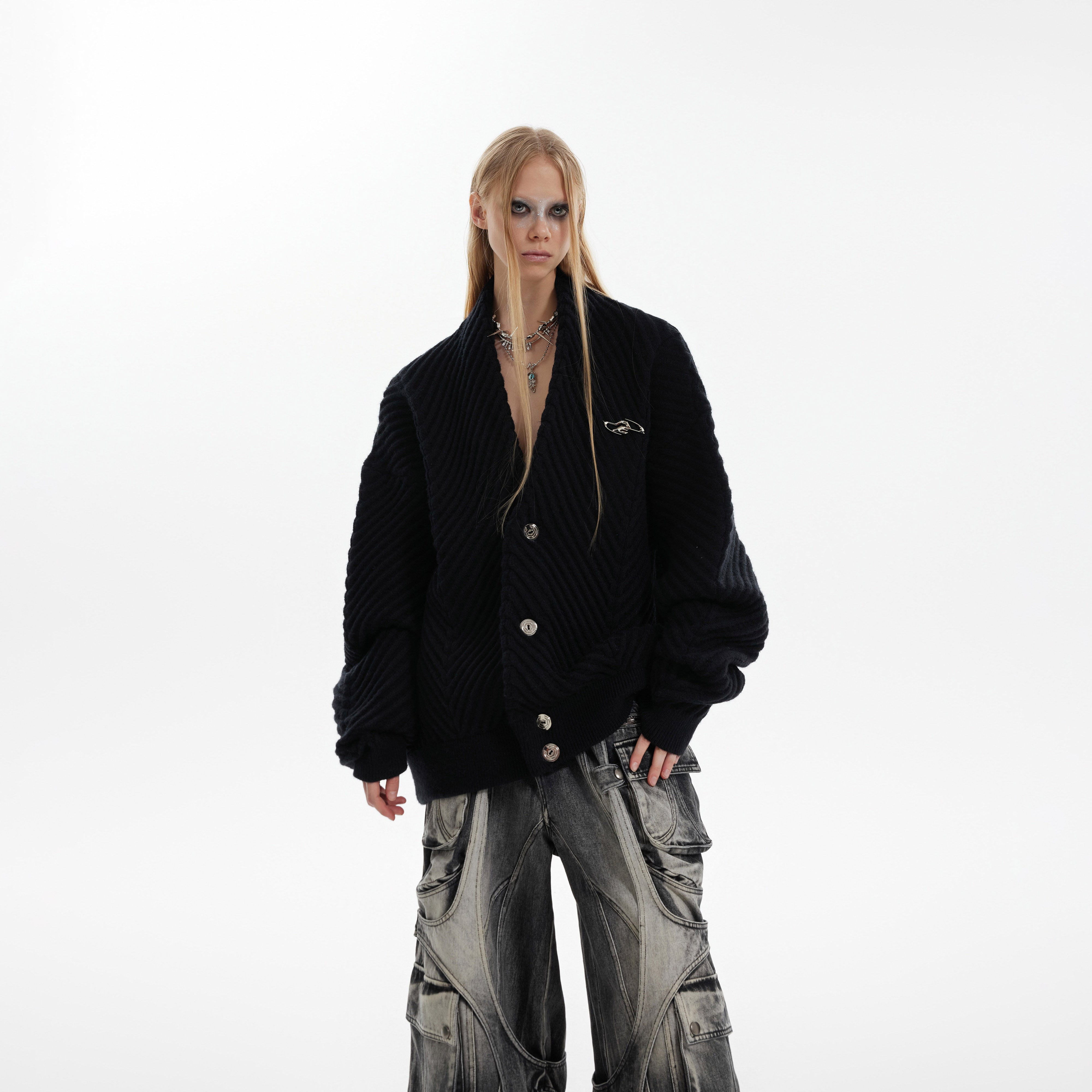 Oversized knit sweater with premium textured fabric, ideal for urban style and cold weather comfort