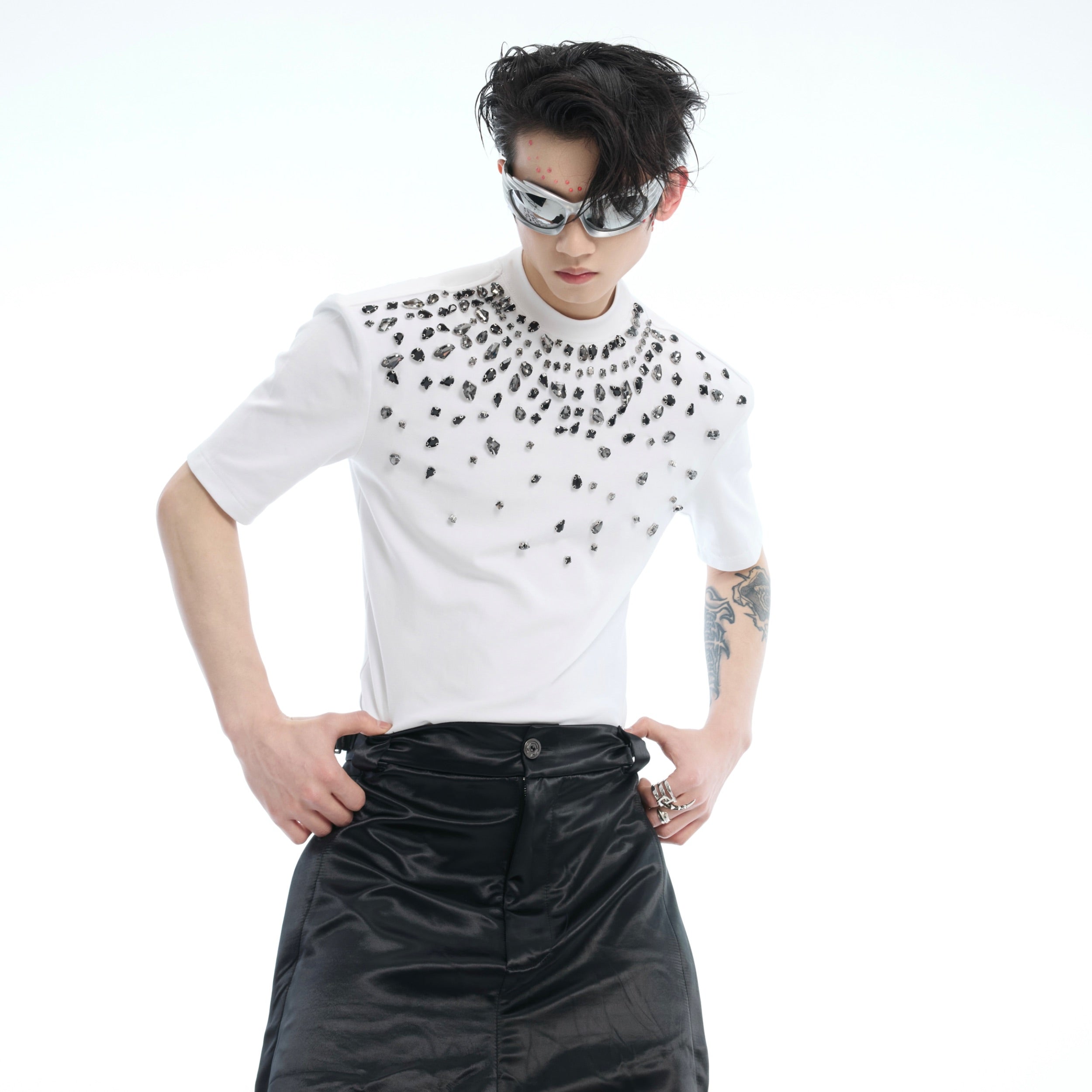 Slim fit cropped tee with diamond trim detailing, perfect for streetwear fashion
