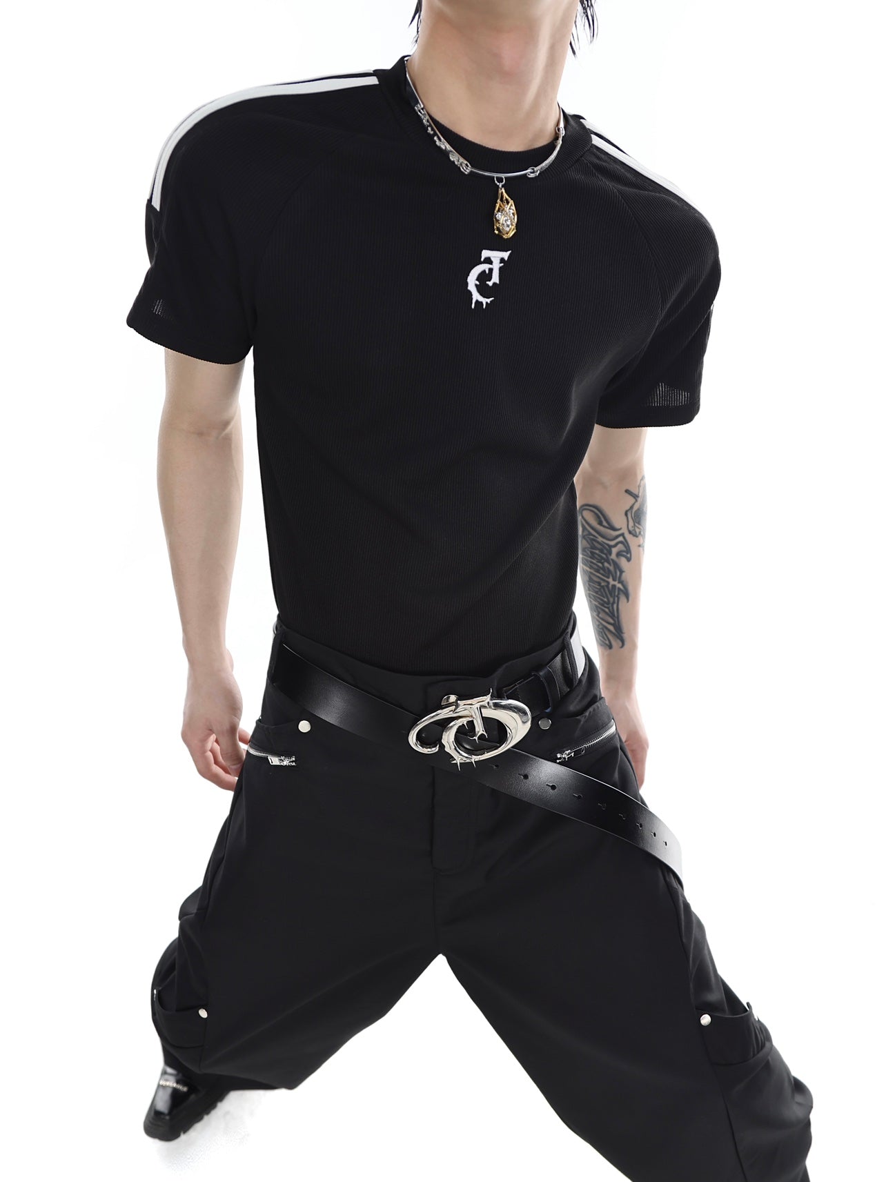Textured summer tee showcasing avant-garde streetwear style with romantic nonchalance details