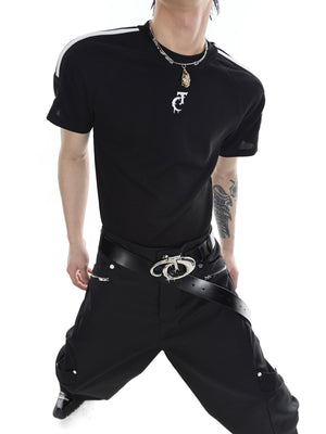 Textured summer tee showcasing avant-garde streetwear style with romantic nonchalance details