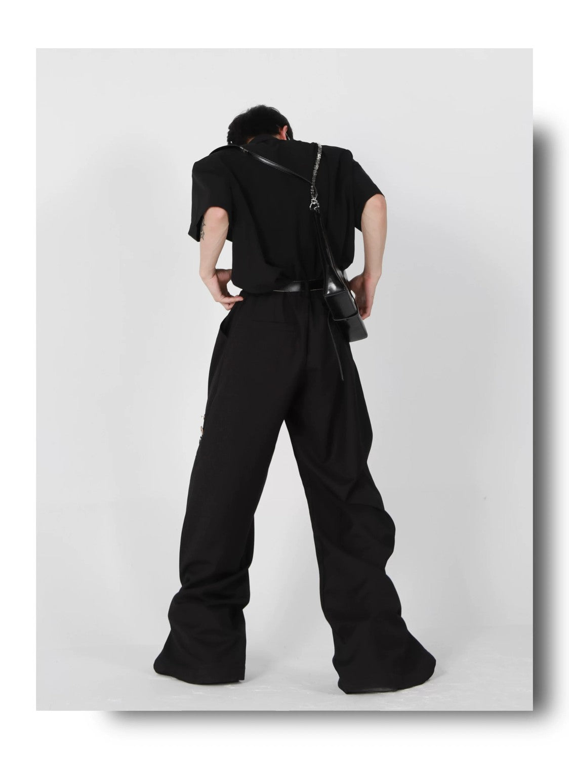 desc::metal-button-split-hem-wide-leg-relaxed-trousers-detail-img-10