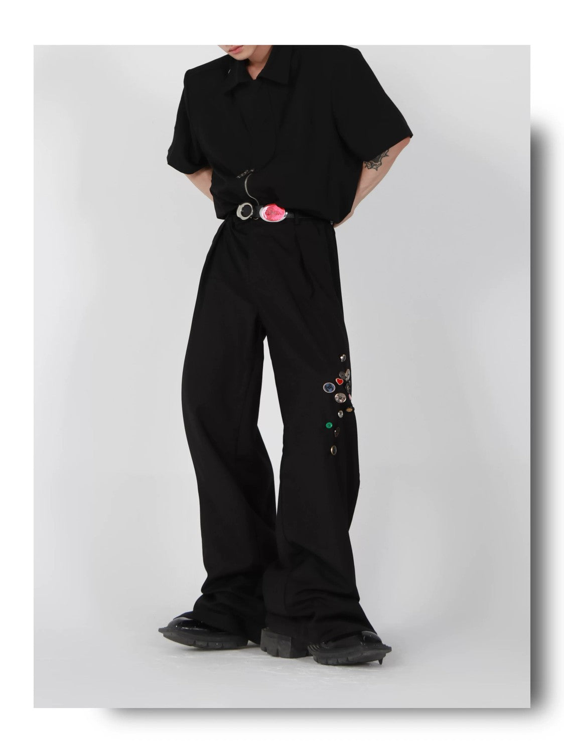 desc::metal-button-split-hem-wide-leg-relaxed-trousers-detail-img-5