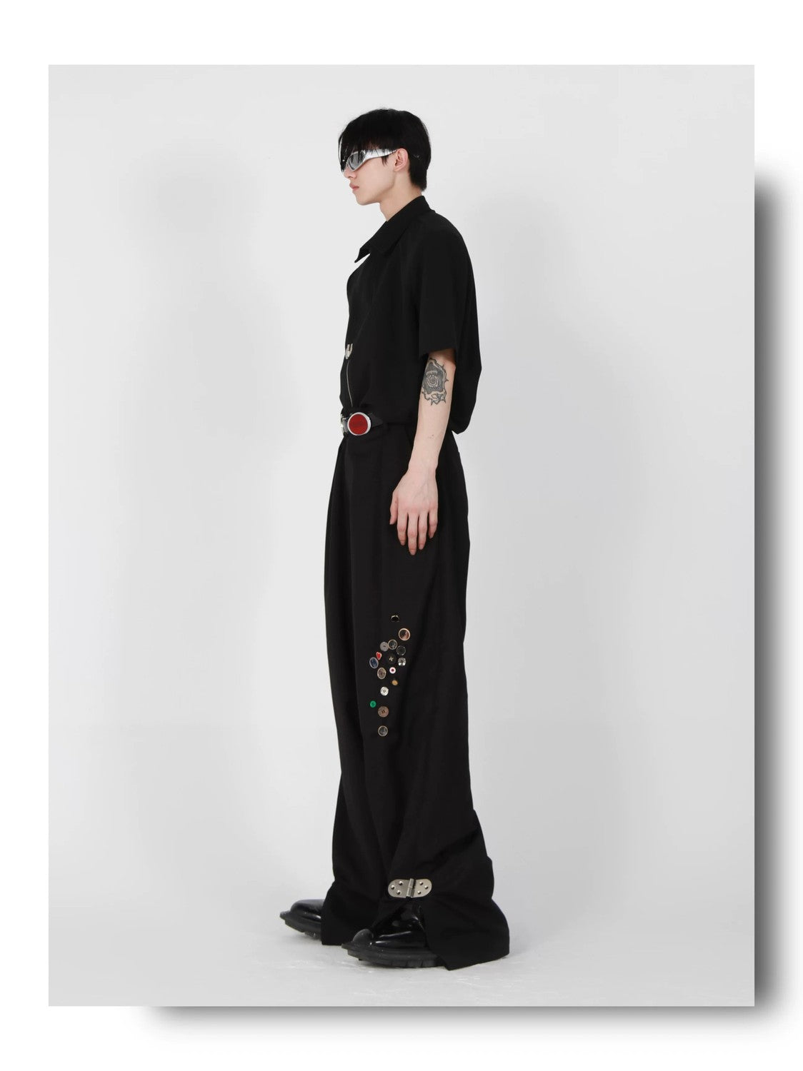 desc::metal-button-split-hem-wide-leg-relaxed-trousers-detail-img-6