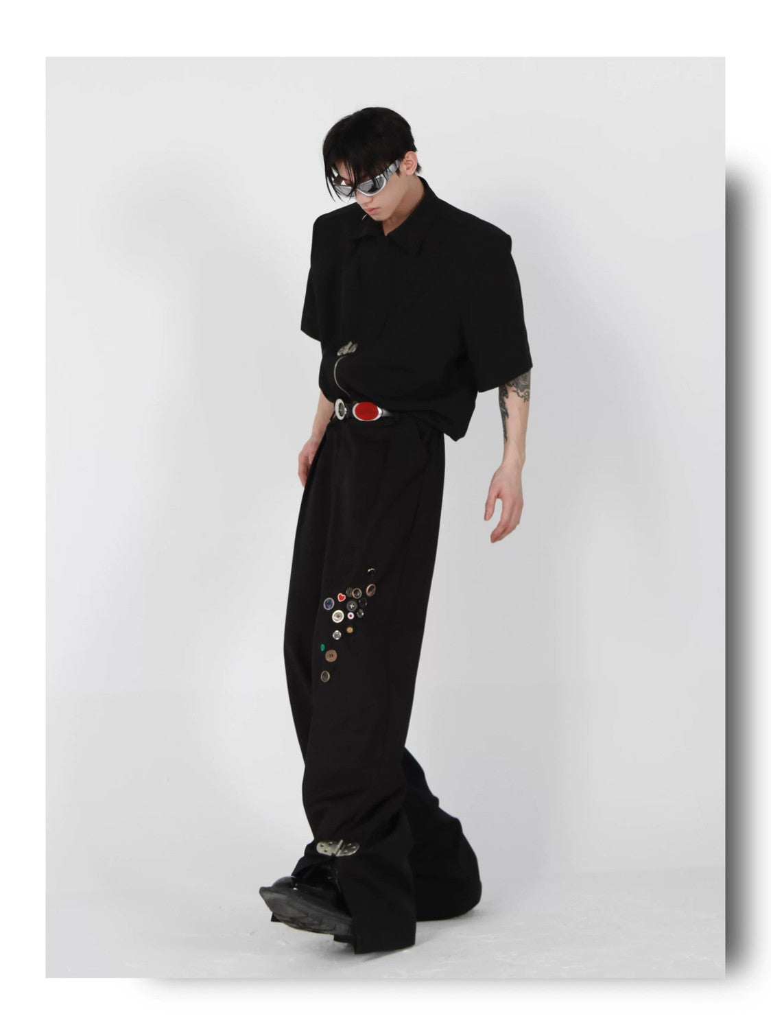 desc::metal-button-split-hem-wide-leg-relaxed-trousers-detail-img-7