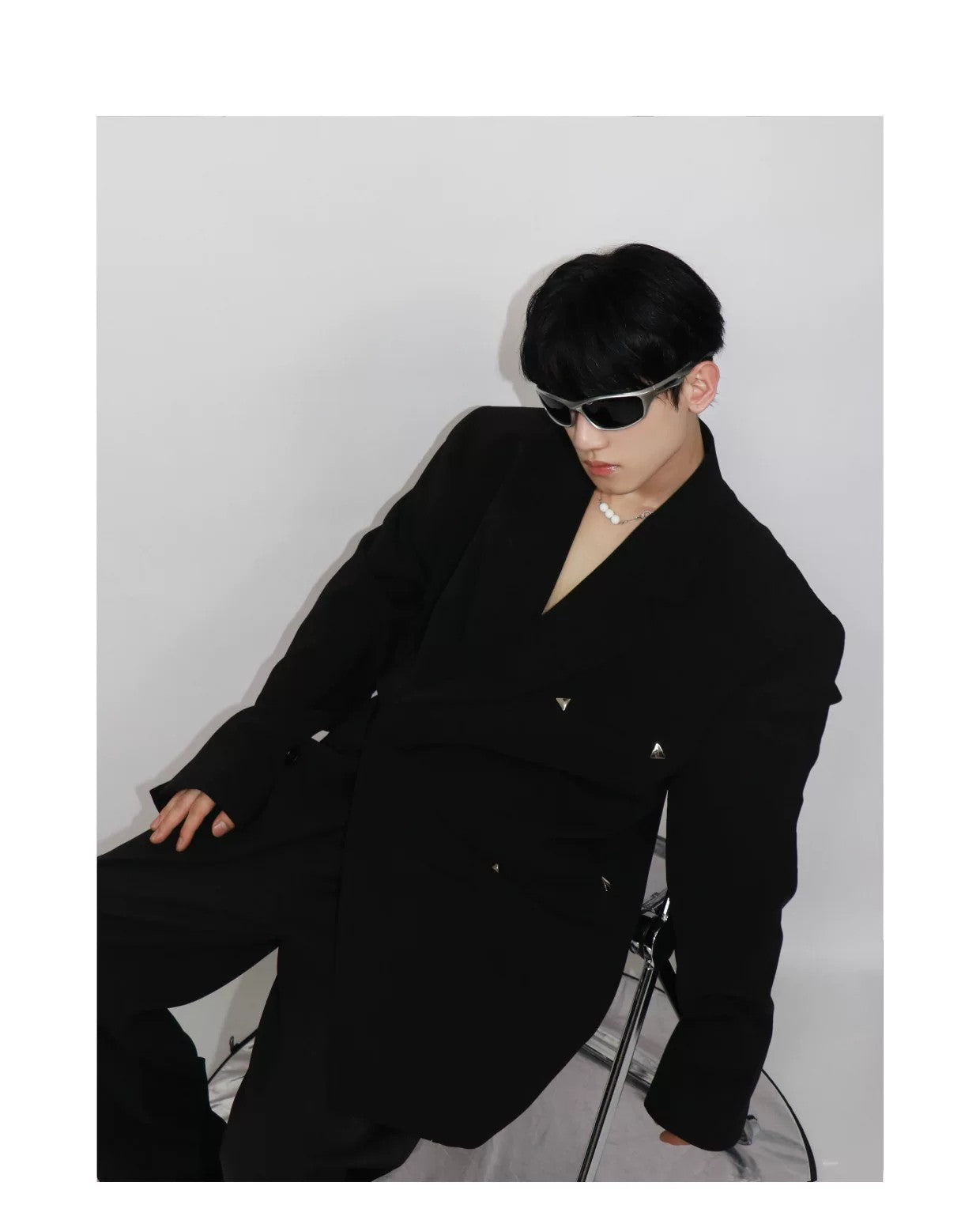 desc::metal-detail-shoulder-pad-blazer-oversized-streetwear-jacket-detail-img-3