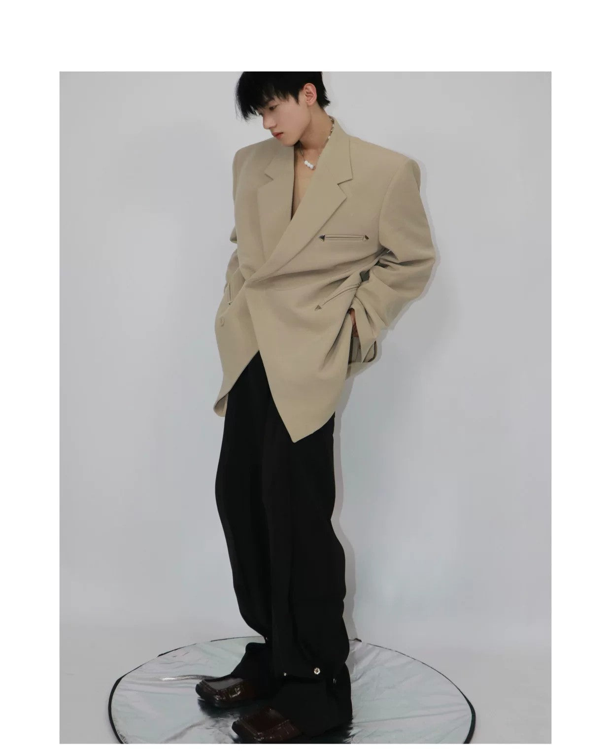 desc::metal-detail-shoulder-pad-blazer-oversized-streetwear-jacket-detail-img-7