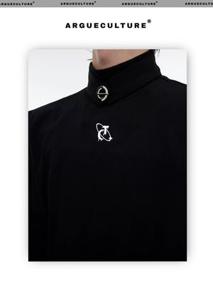desc::metal-detail-shoulder-pad-mock-neck-streetwear-tee-detail-img-2
