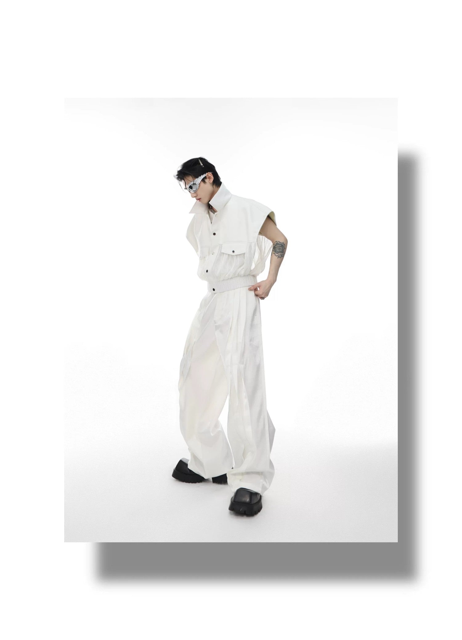desc::metallic-liquid-luster-straight-pants-with-metal-buckle-detail-img-5