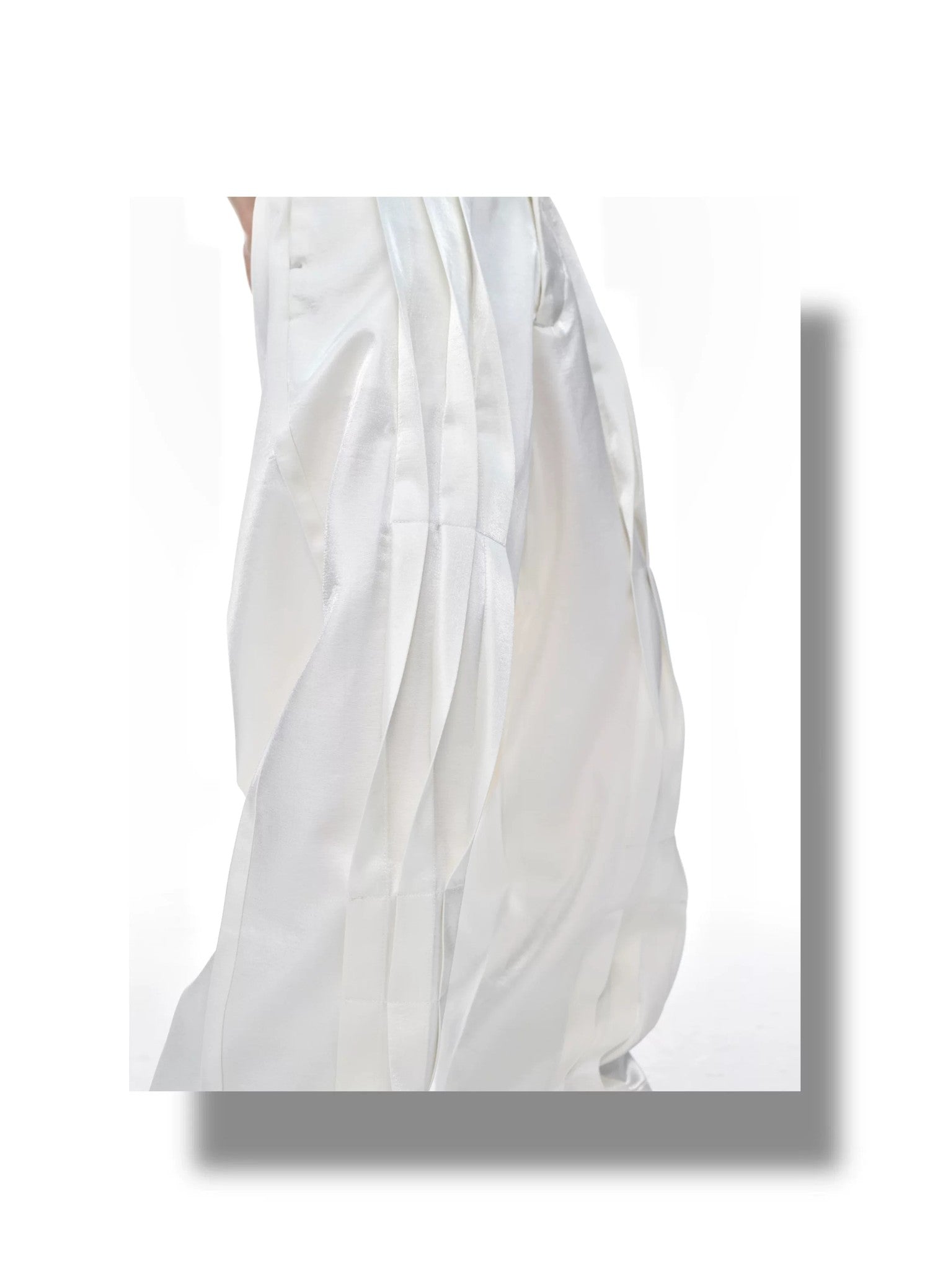 desc::metallic-liquid-luster-straight-pants-with-metal-buckle-detail-img-8