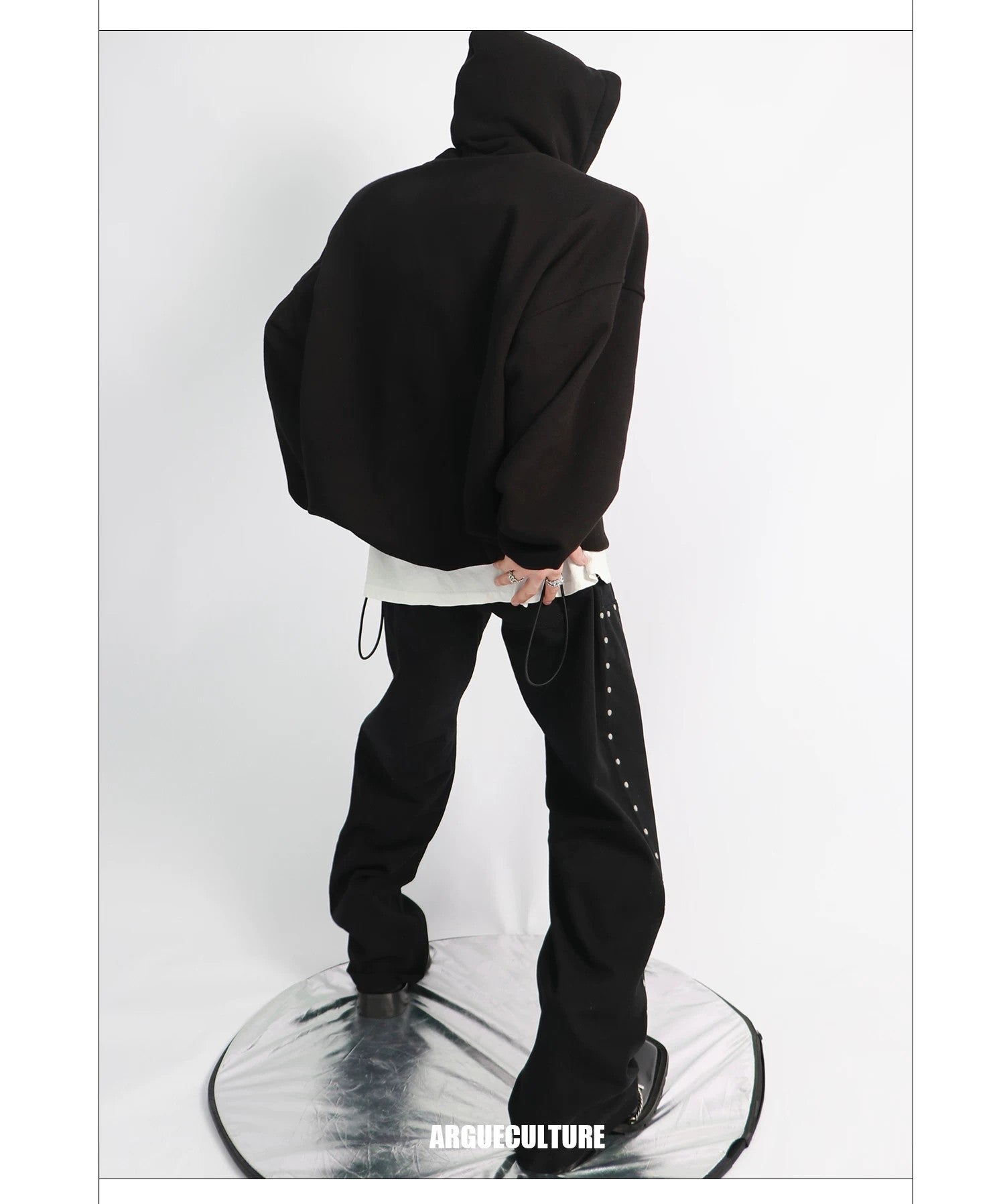 desc::metallic-print-fleece-hoodie-with-padded-shoulders-detail-img-7