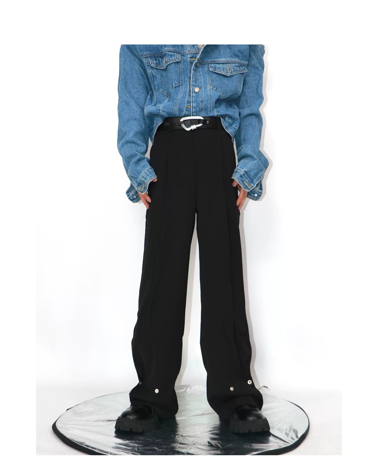 desc::minimalist-metal-button-straight-leg-trousers-detail-img-7