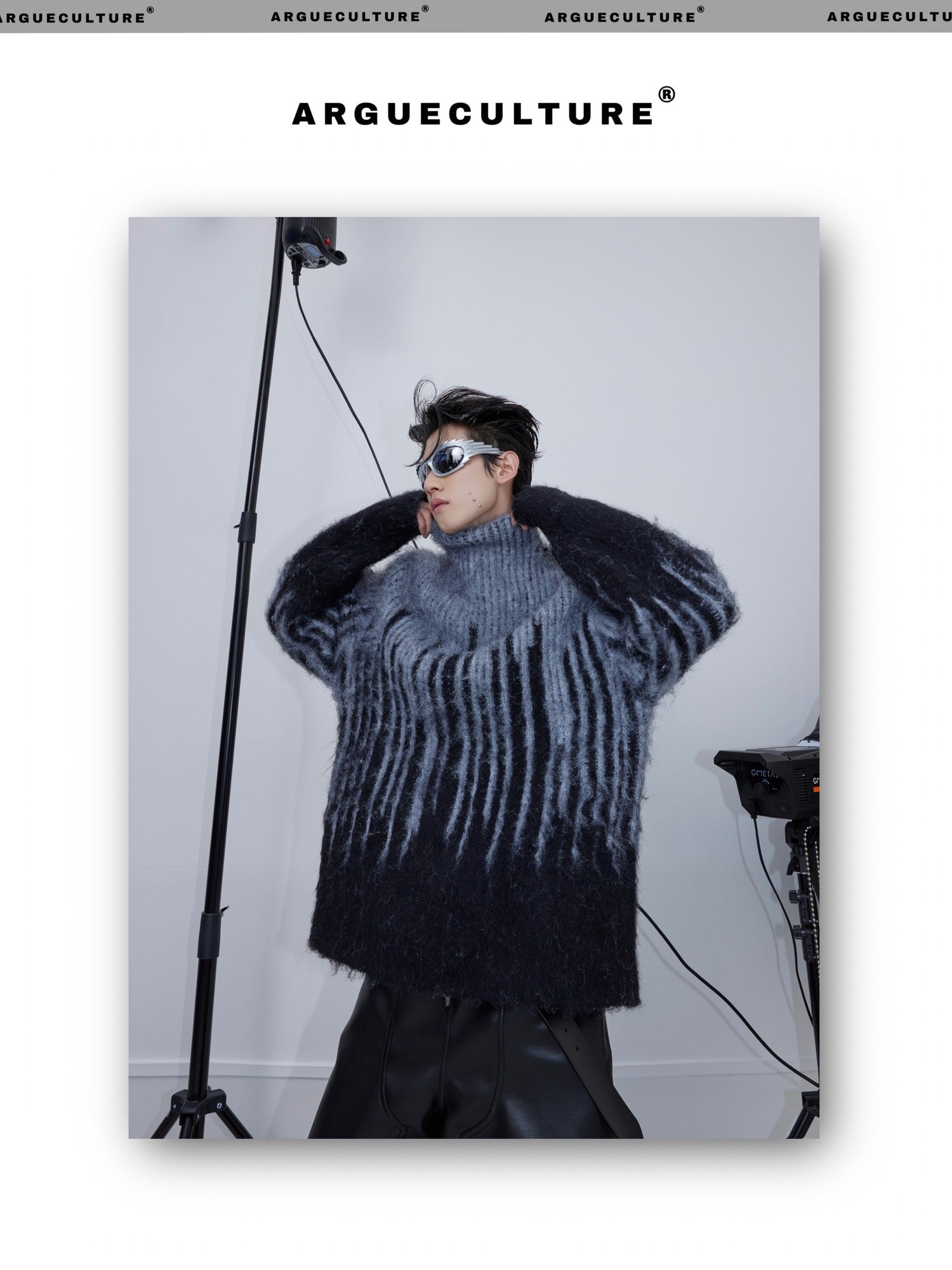 desc::oversized-color-block-mohair-mock-neck-sweater-detail-img-9