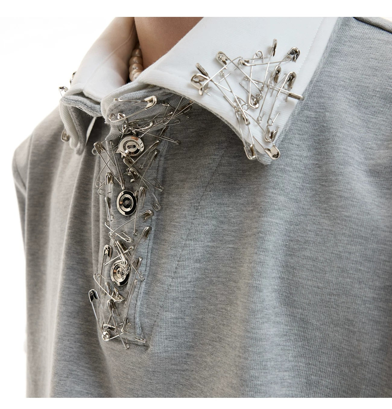 desc::oversized-contrast-collar-pin-tee-unisex-streetwear-detail-img-4
