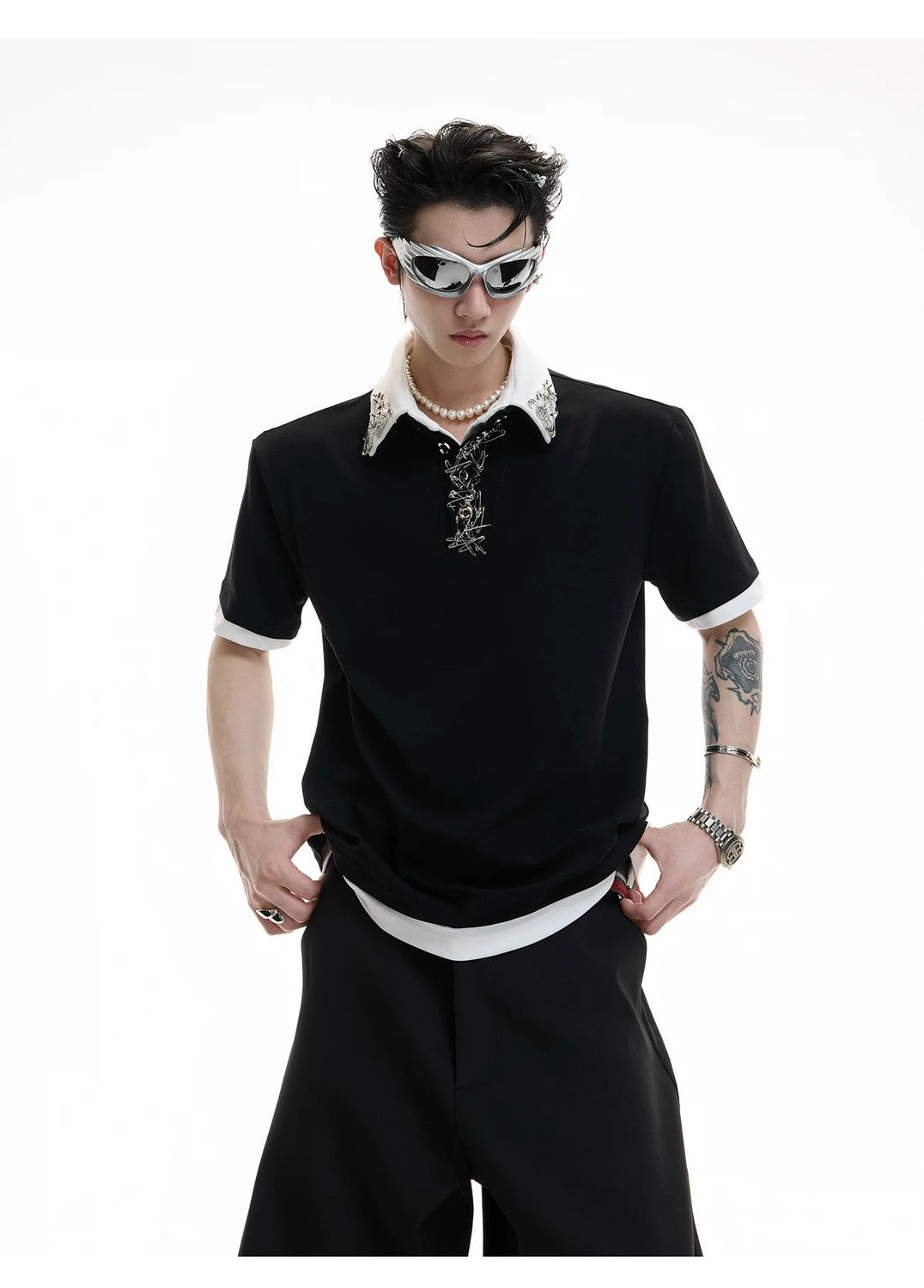 desc::oversized-contrast-collar-pin-tee-unisex-streetwear-detail-img-5