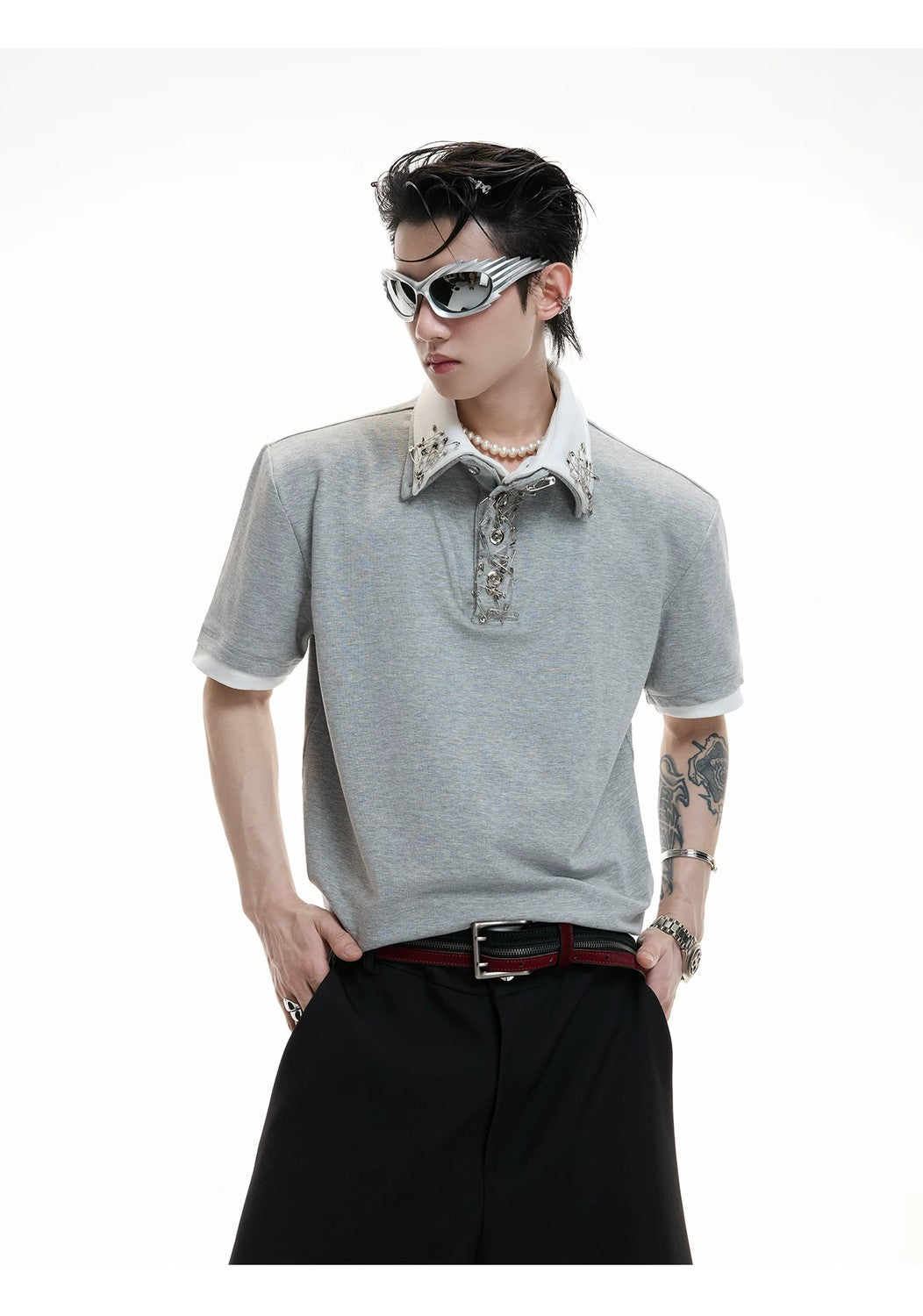 desc::oversized-contrast-collar-pin-tee-unisex-streetwear-detail-img-7