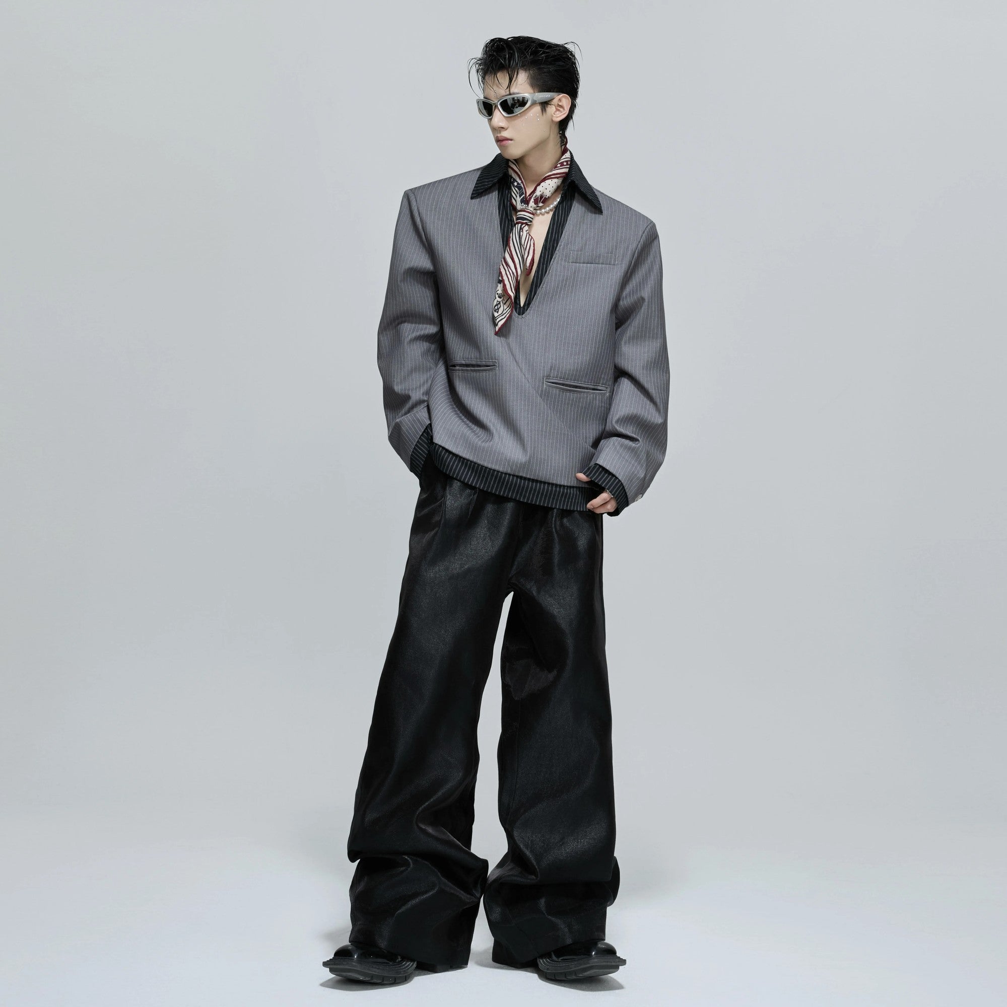 Back view of the straight hem striped casual blazer