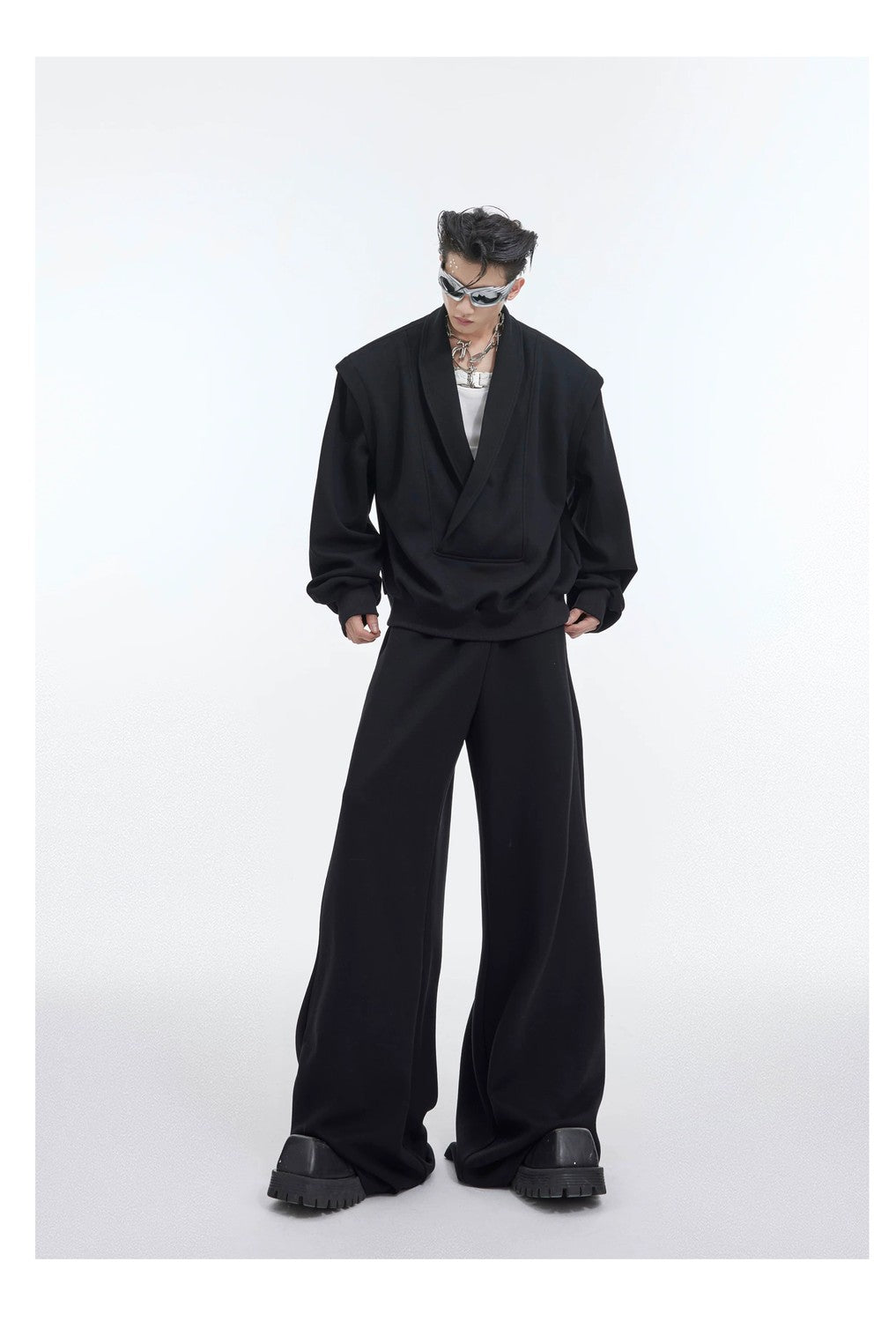 desc::oversized-v-neck-streetwear-sweatshirt-set-with-metal-accents-detail-img-12