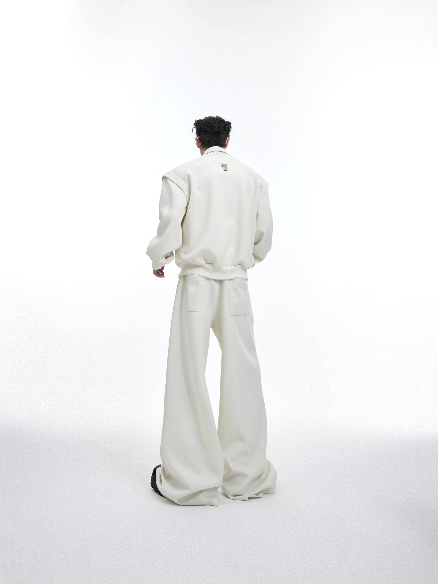 Aesthetic white oversized sweatshirt set for spring street style