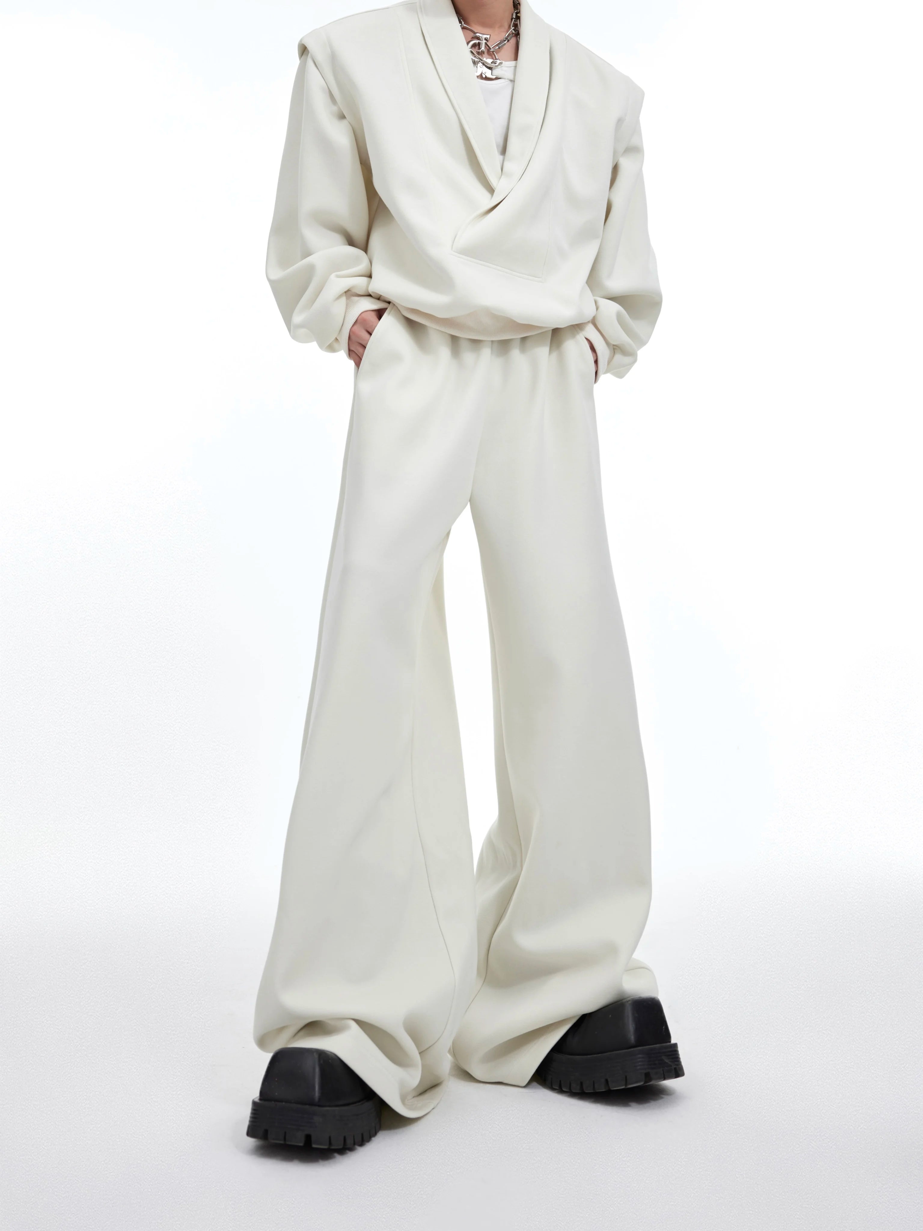 oversized-v-neck-streetwear-sweatshirt-set-with-metal-accents-white-pants