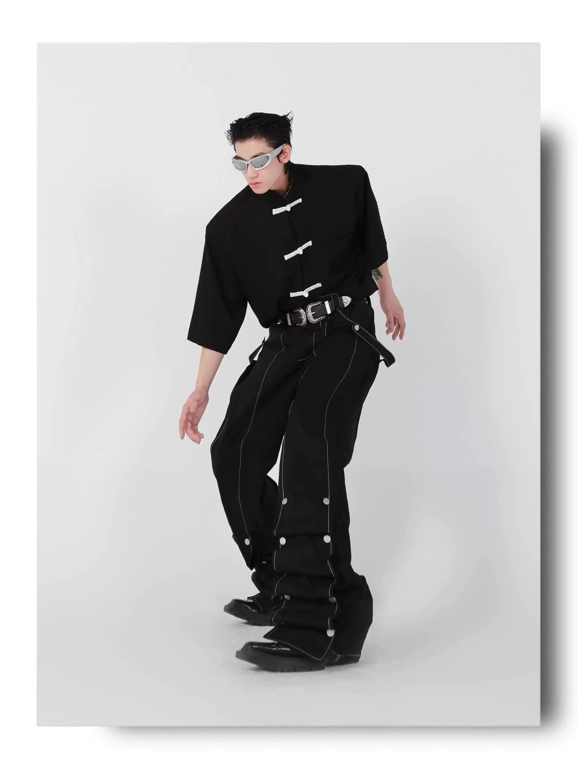 desc::padded-shoulder-chinese-frog-button-streetwear-tee-detail-img-11