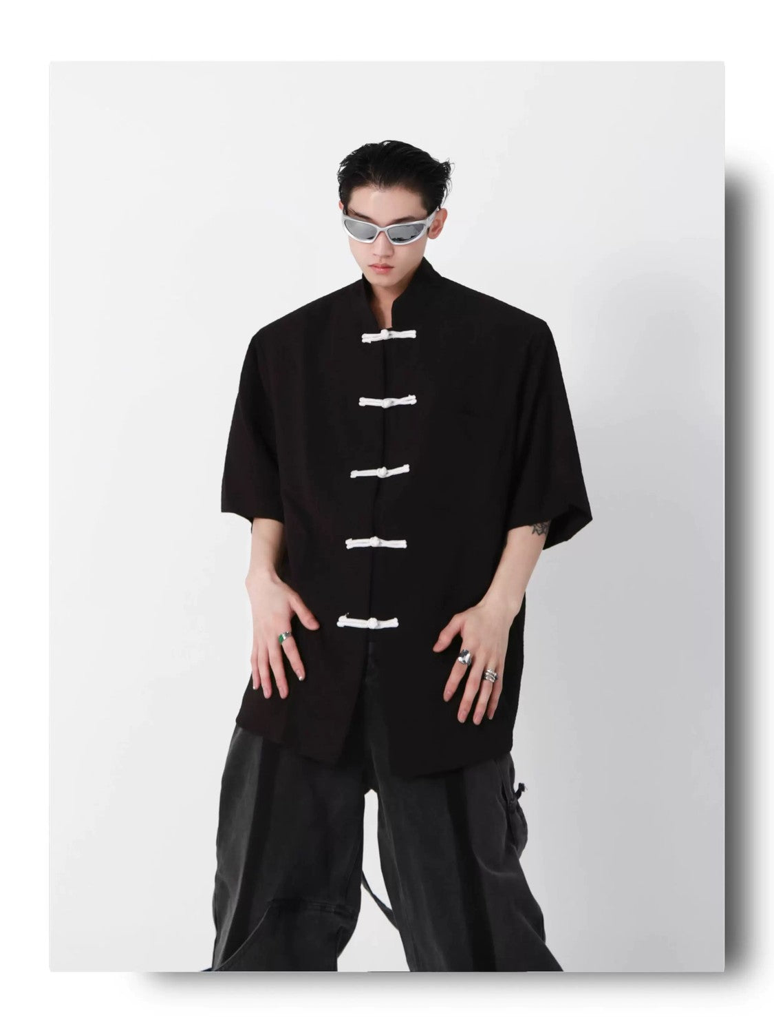 desc::padded-shoulder-chinese-frog-button-streetwear-tee-detail-img-3