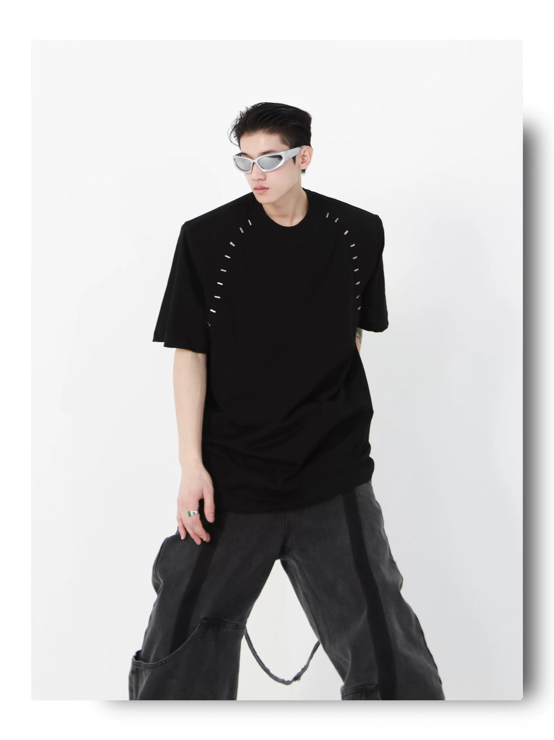 desc::padded-shoulder-metal-bead-boxy-tee-unisex-streetwear-detail-img-10