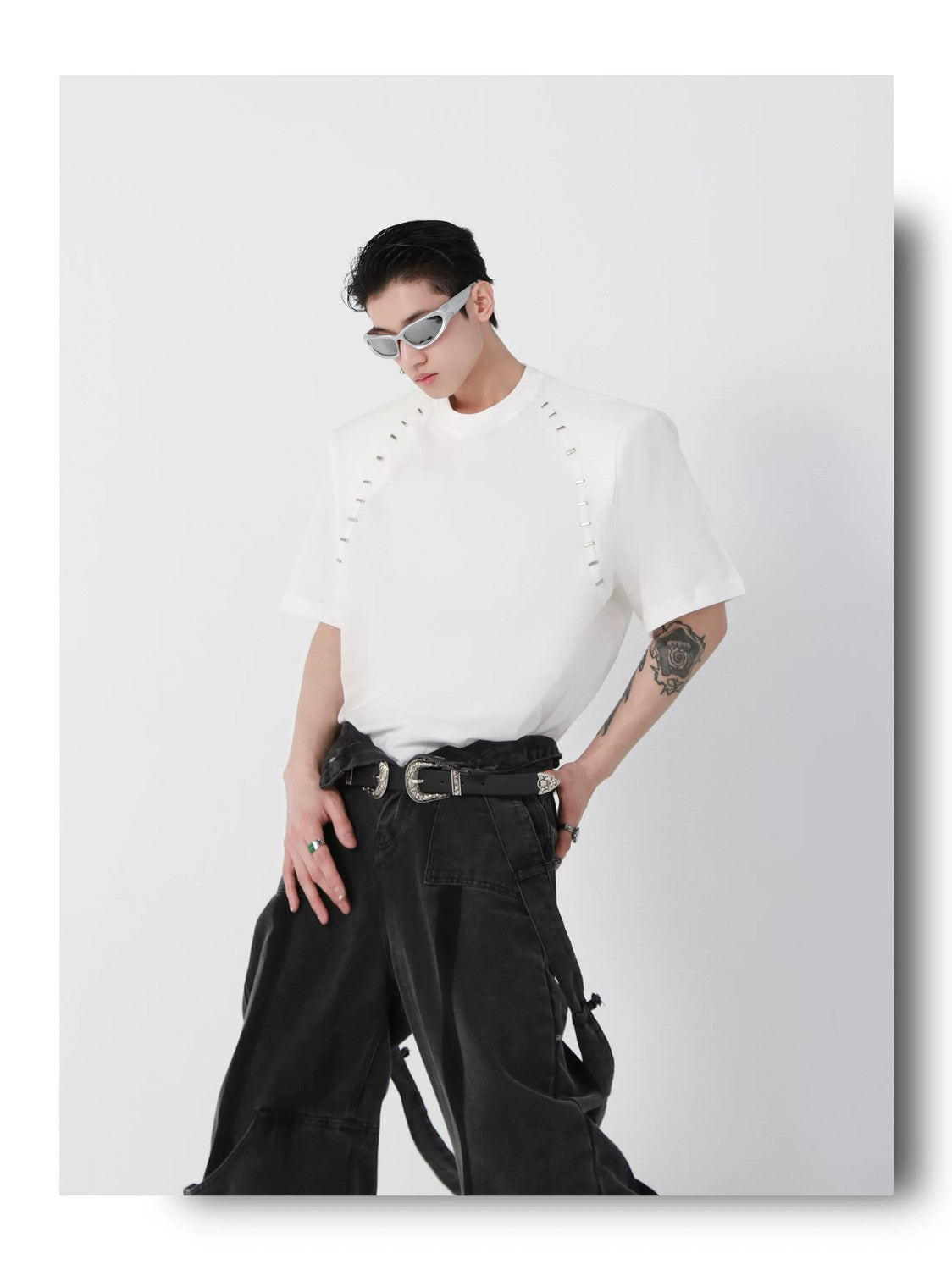 desc::padded-shoulder-metal-bead-boxy-tee-unisex-streetwear-detail-img-3