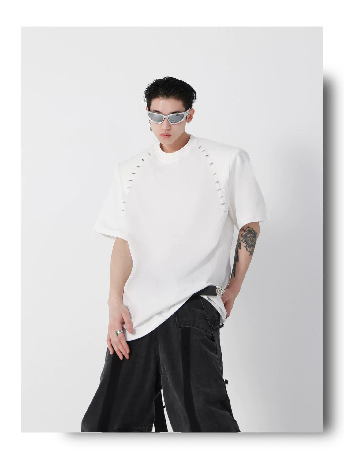desc::padded-shoulder-metal-bead-boxy-tee-unisex-streetwear-detail-img-5